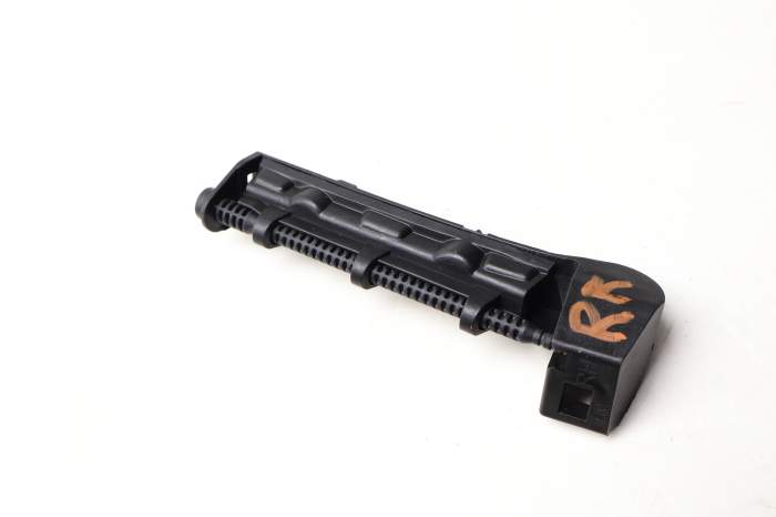 Bumper Mount Bracket / Guide 4G5807890A main product photo