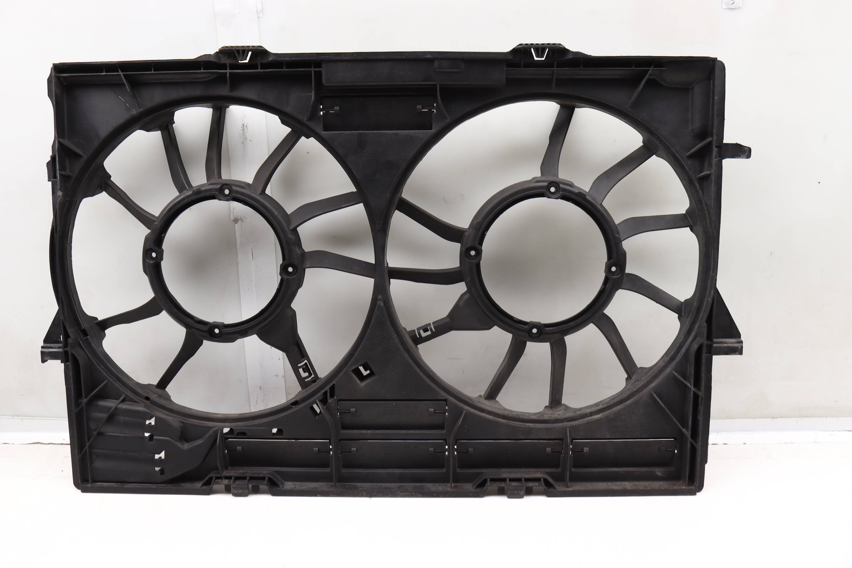 Radiator&#x20;Electric&#x20;Fan&#x20;Cowl&#x20;&#x2F;&#x20;Housing&#x20;4H0121003N