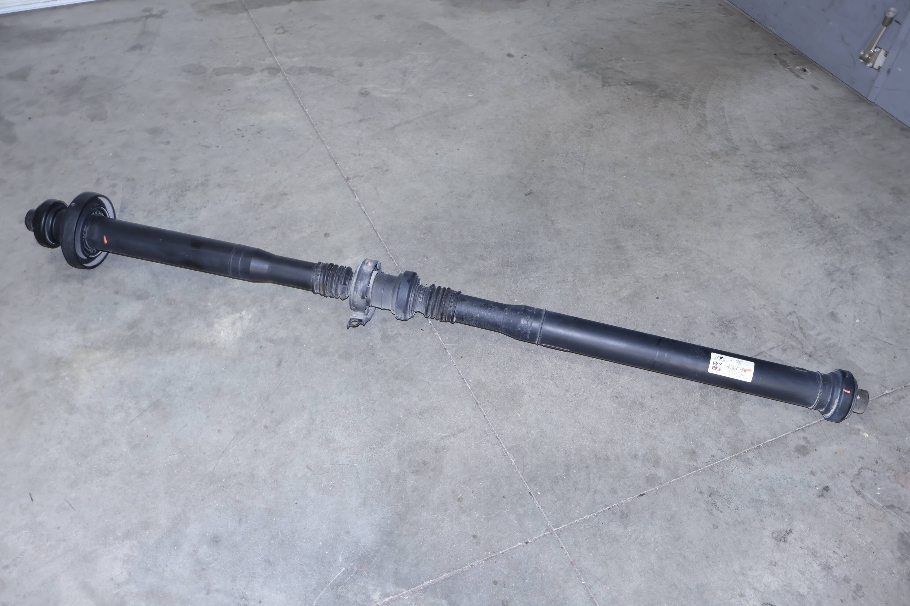 Driveshaft / Propeller Shaft 7P0521102R