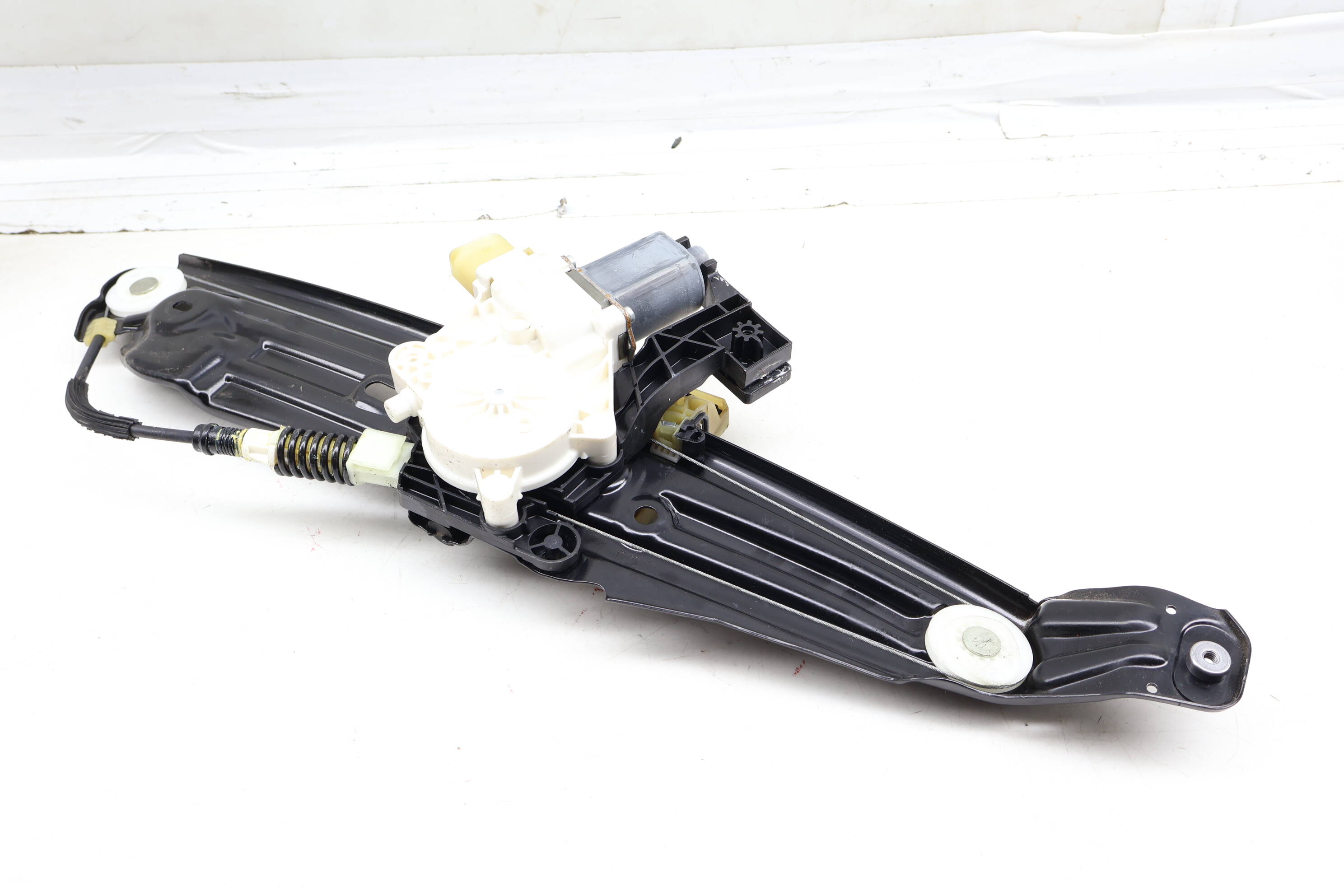 Window Regulator W/ Motor 51357182615