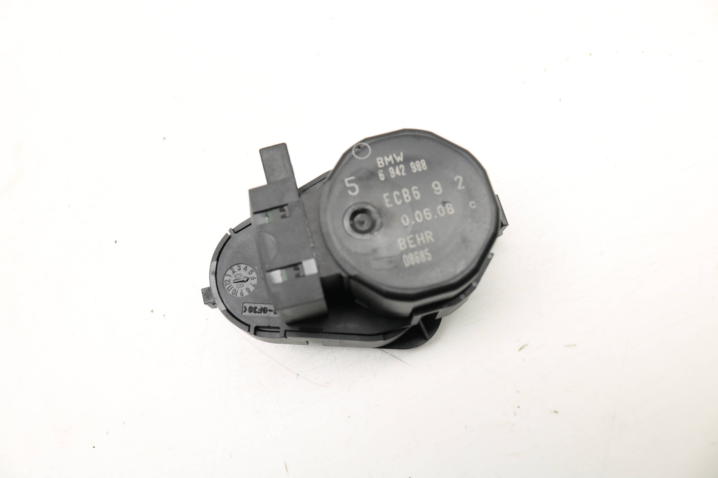 BMW Right Hvac Flap / Servo Air Motor / Actuator 64116942988