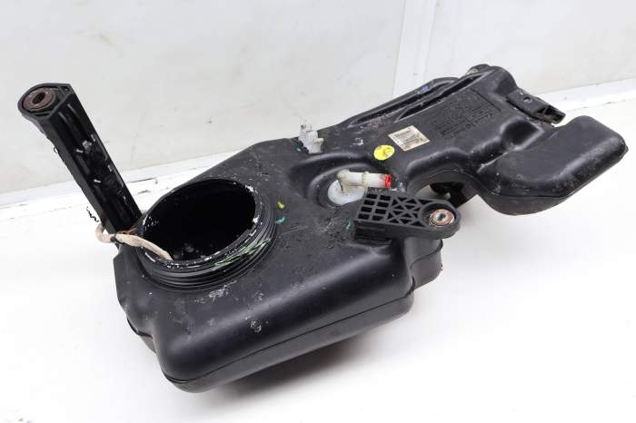 Diesel Exhaust Fluid Tank / Def Reservoir (Active) 4L0131878R main product photo