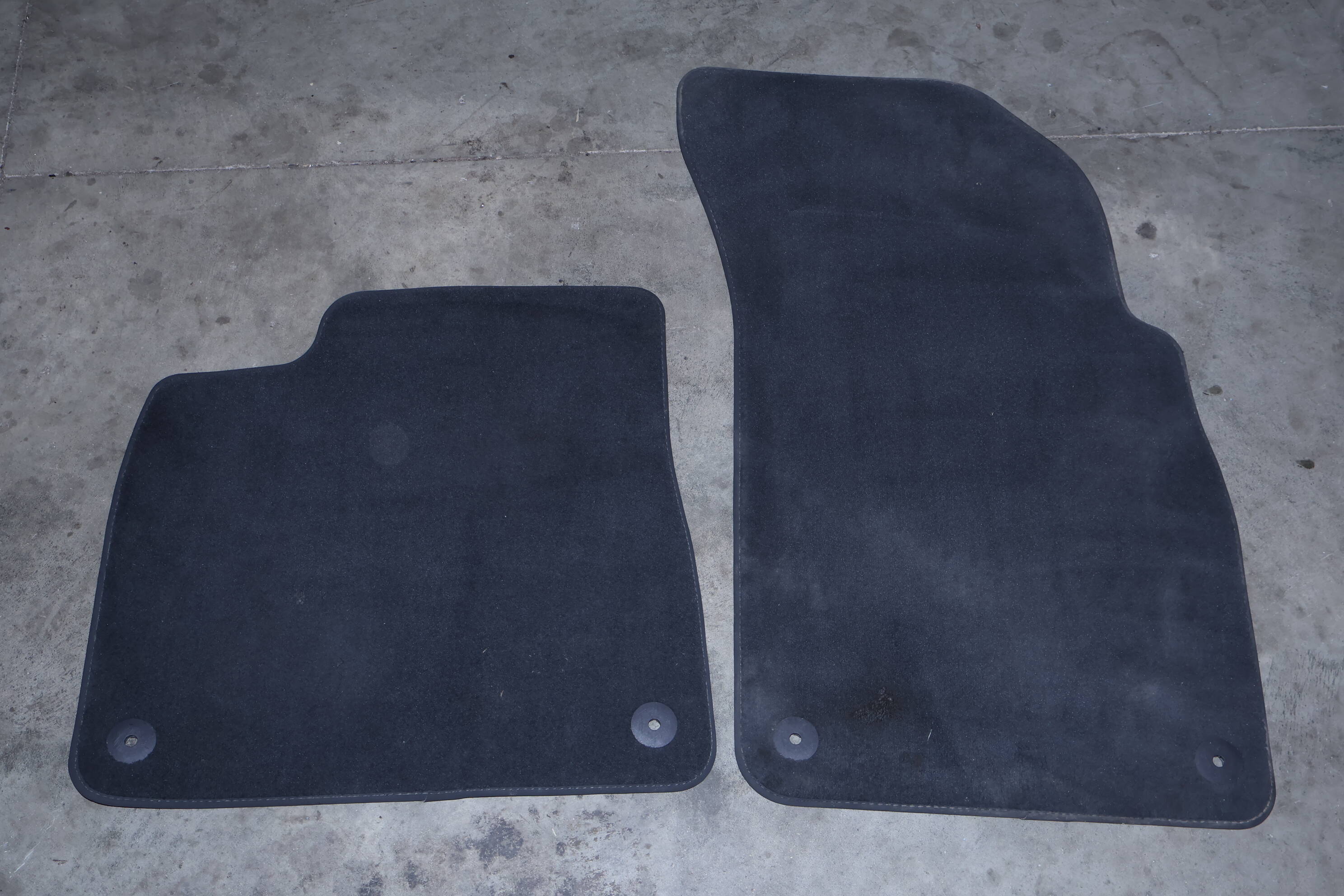 Carpet Floor Mat Set 4M1863011C