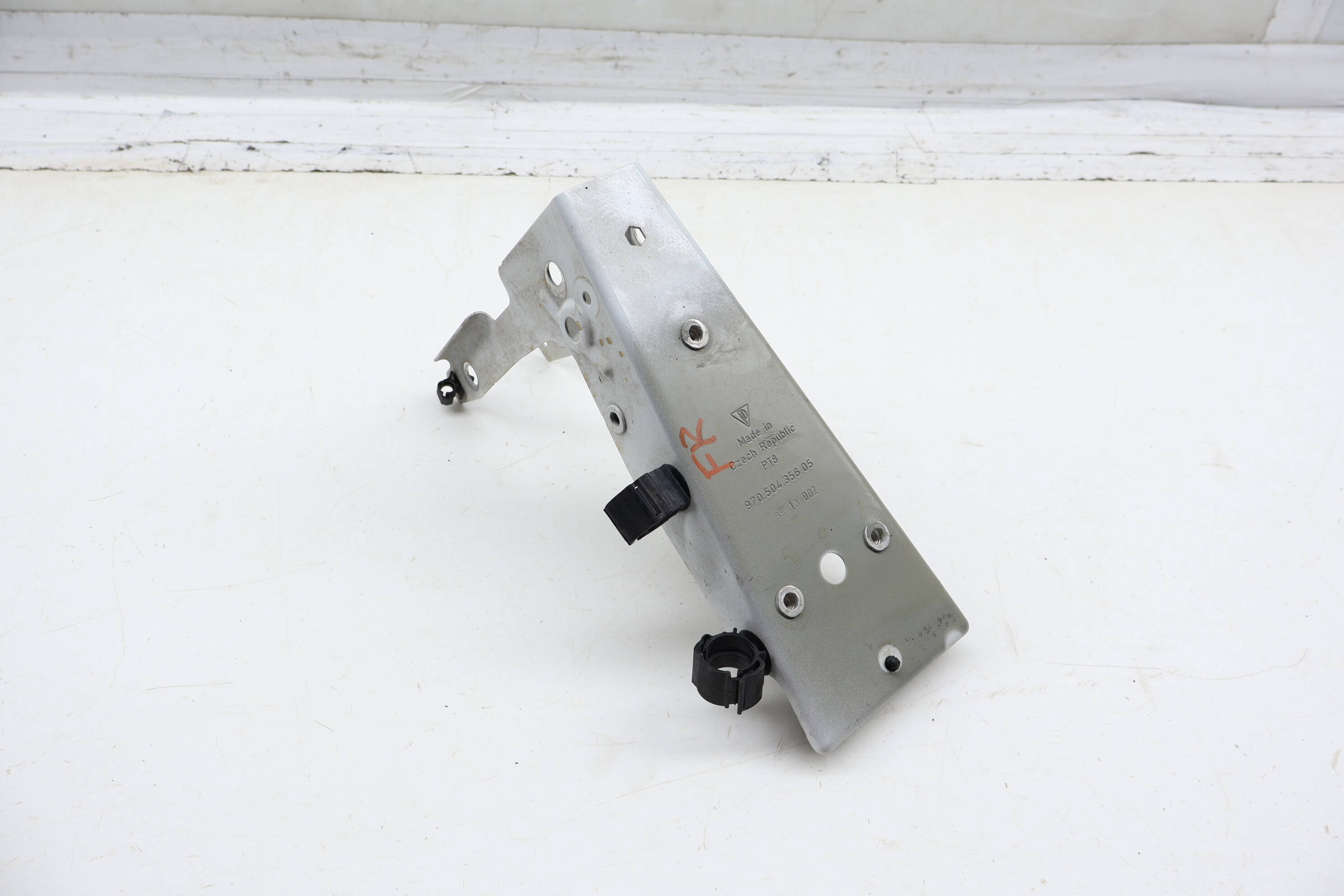 Fender Mount Bracket 97050435605