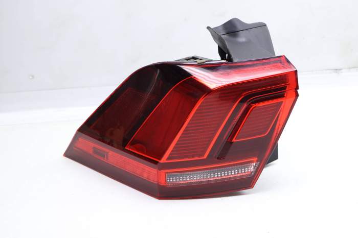 Led Tail Light / Lamp (Outer) 5NN945095A main product photo