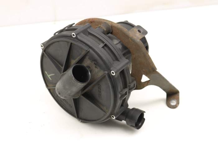 Secondary Air Pump 11721437910 main product photo