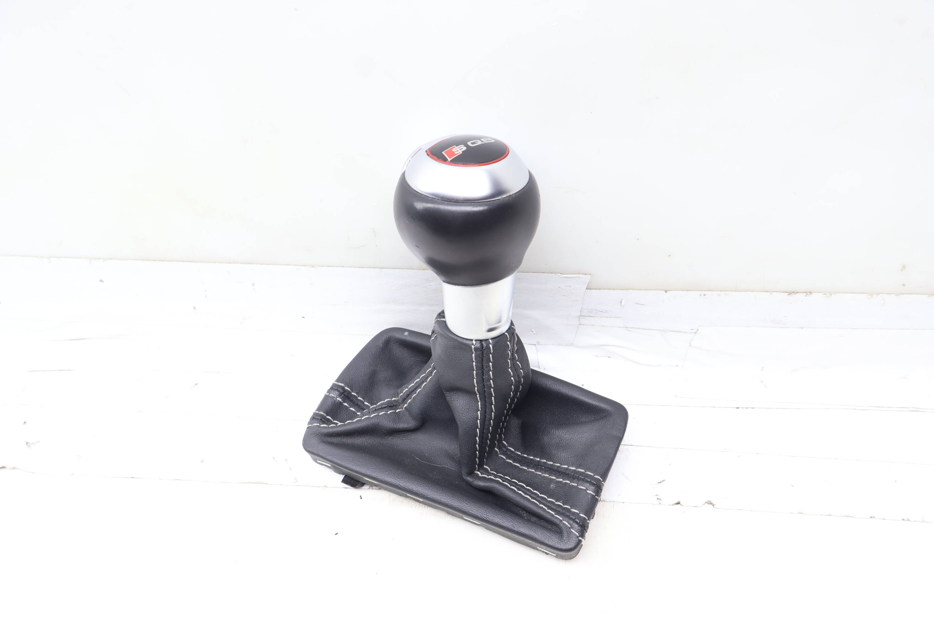 Automatic Shifter Knob W/ Boot (Sq5) 8R1713139B