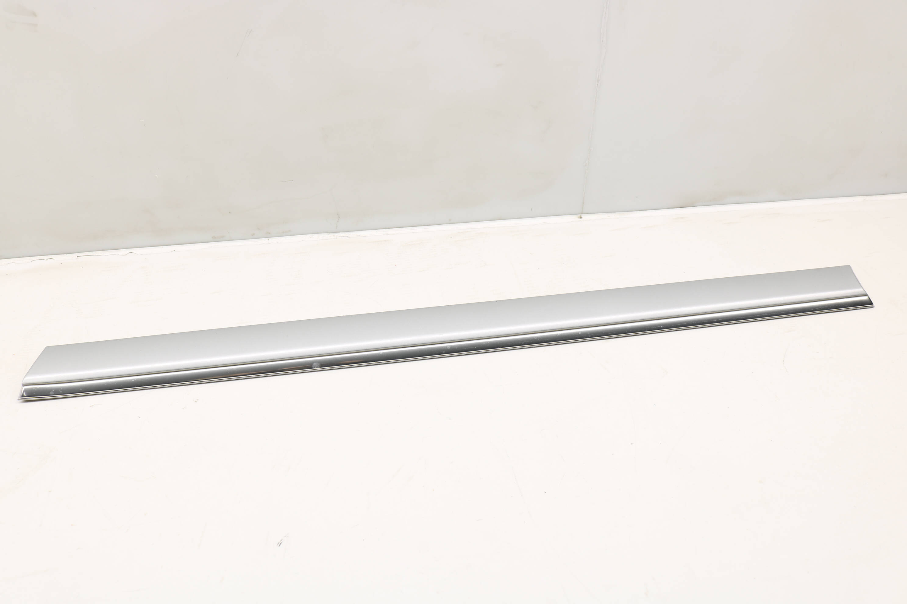 Center Door Molding / Trim 4D0853961