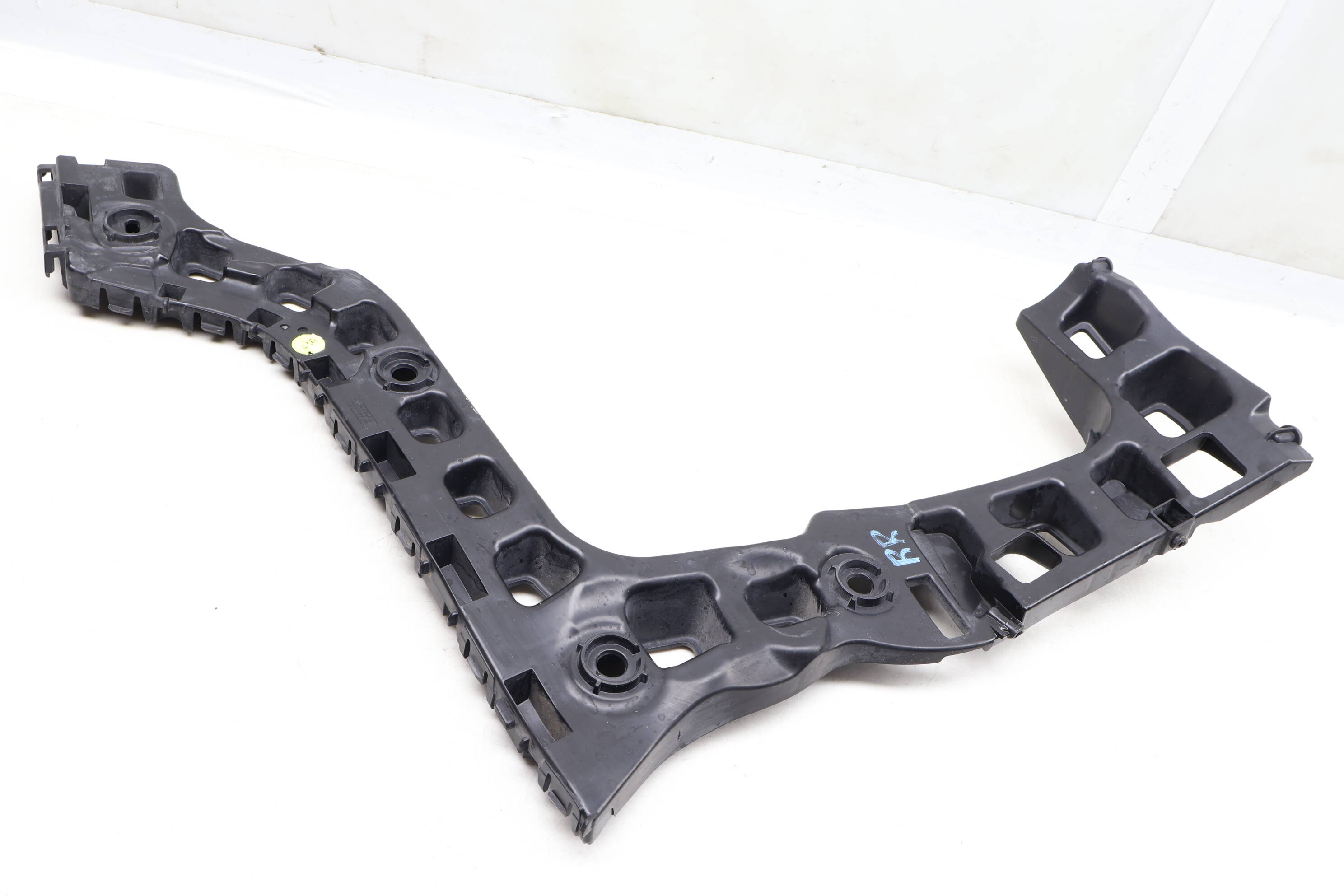 Bumper Guide / Bracket 3CN807394