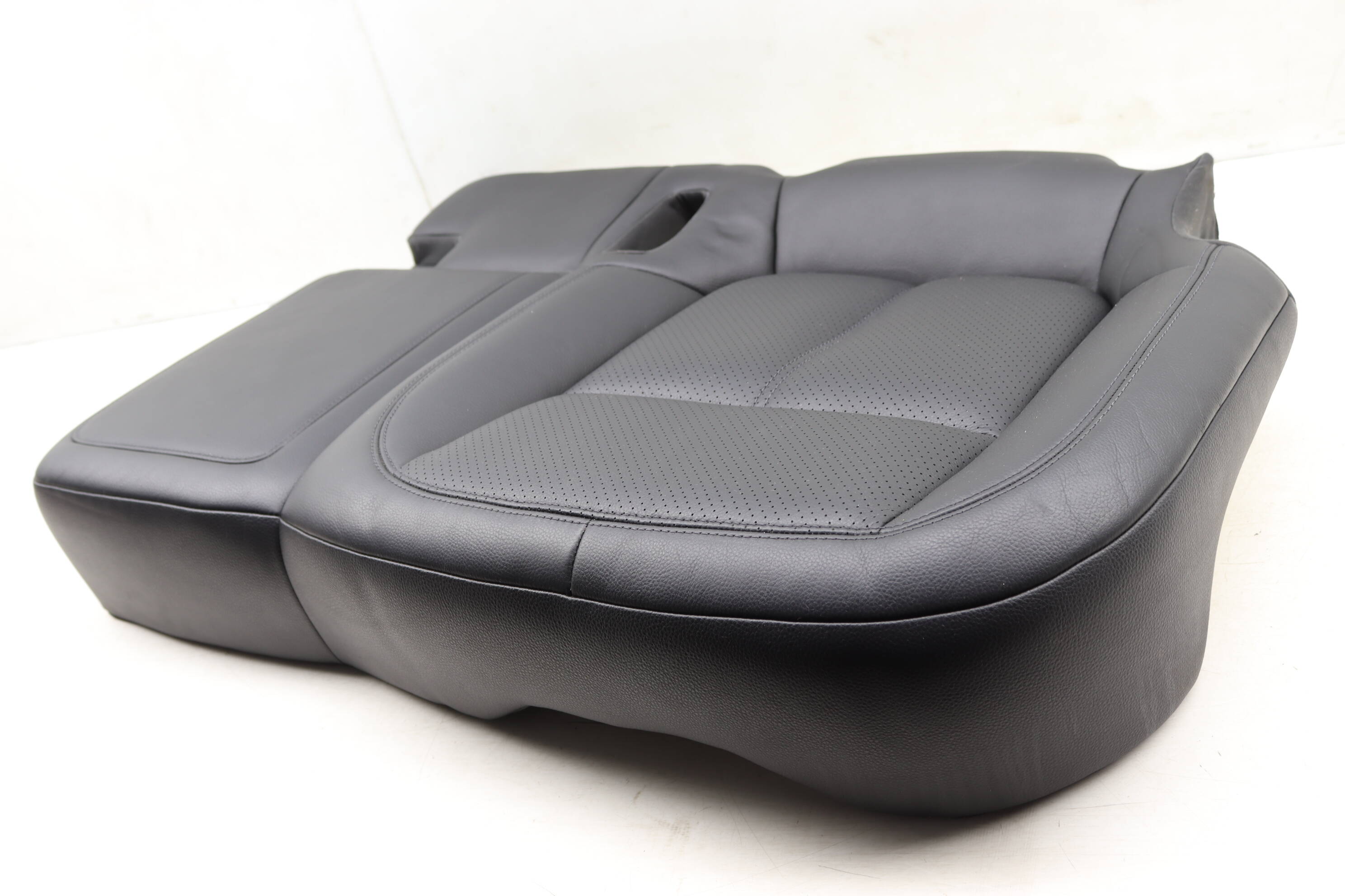 Lower Seat Bottom Cushion 7P5885405EQ 95852240503