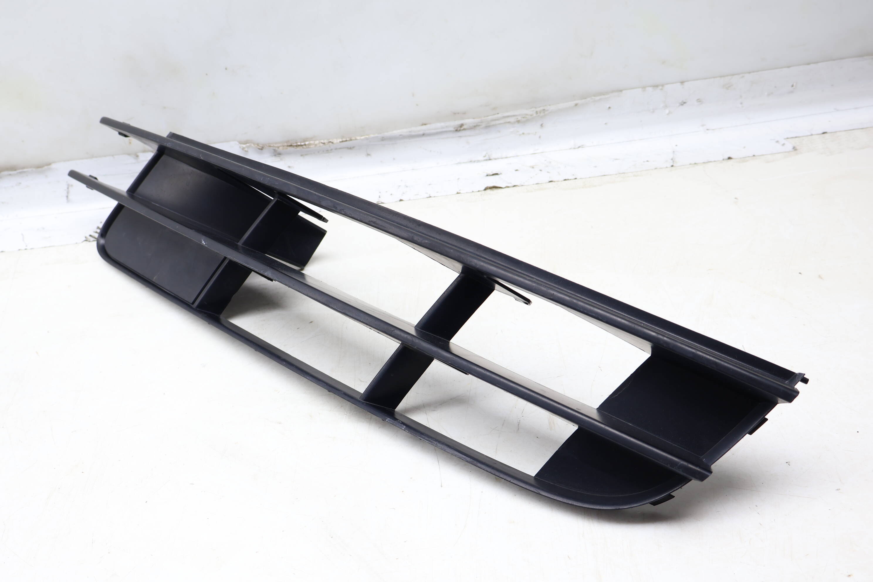 Lower Bumper Grille 4L0807681