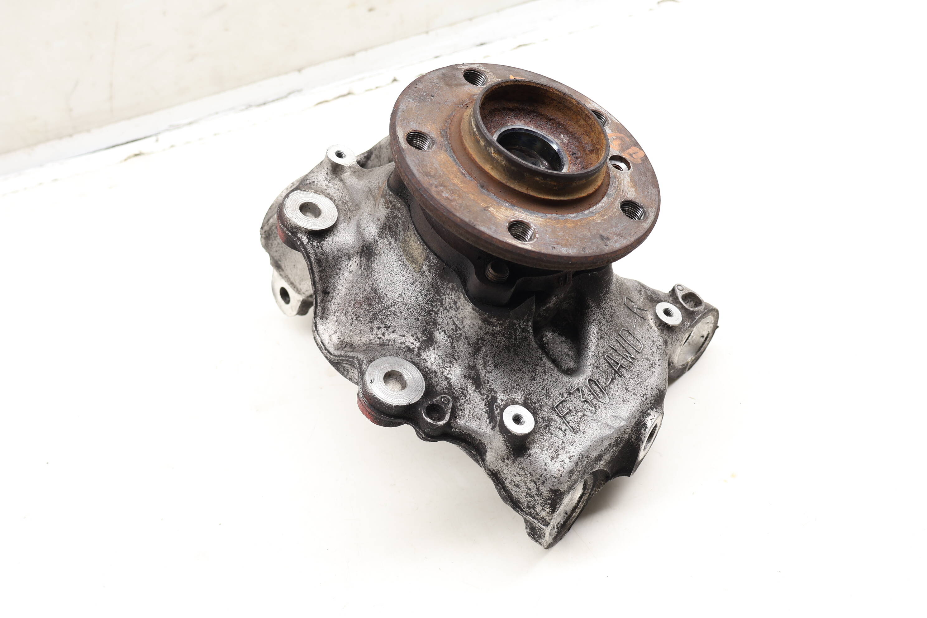 BMW Front Right Spindle Knuckle W/ Wheel Bearing 31216853820
