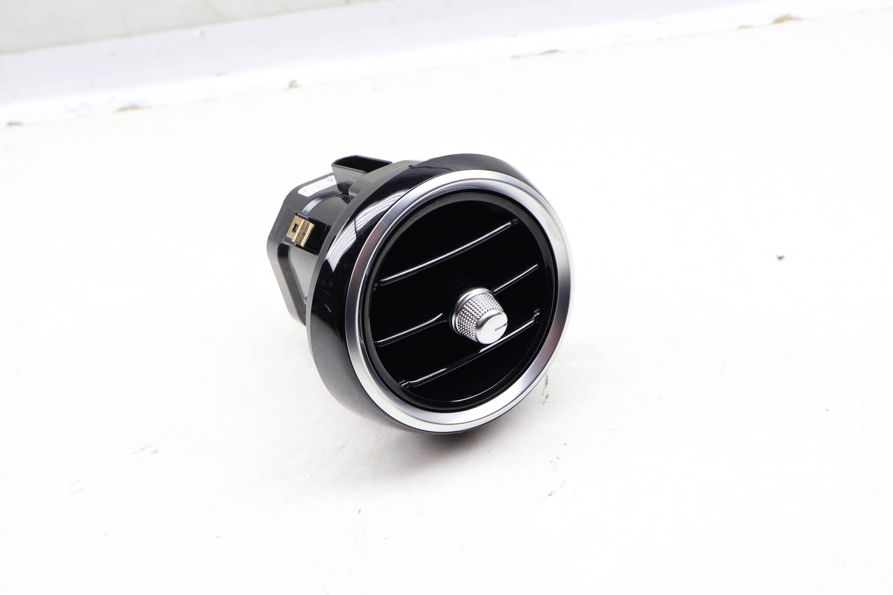 Center Dash Air Vent 2058300201