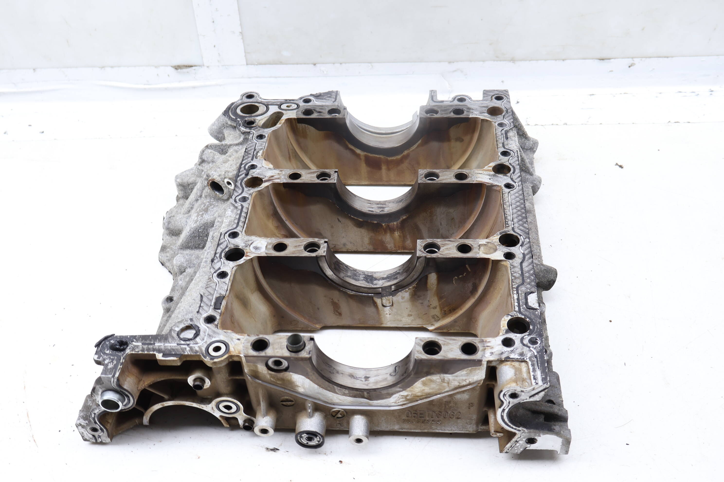 Crankshaft&#x20;Mount&#x20;&#x2F;&#x20;Lower&#x20;Engine&#x20;Block&#x20;06E103032AP