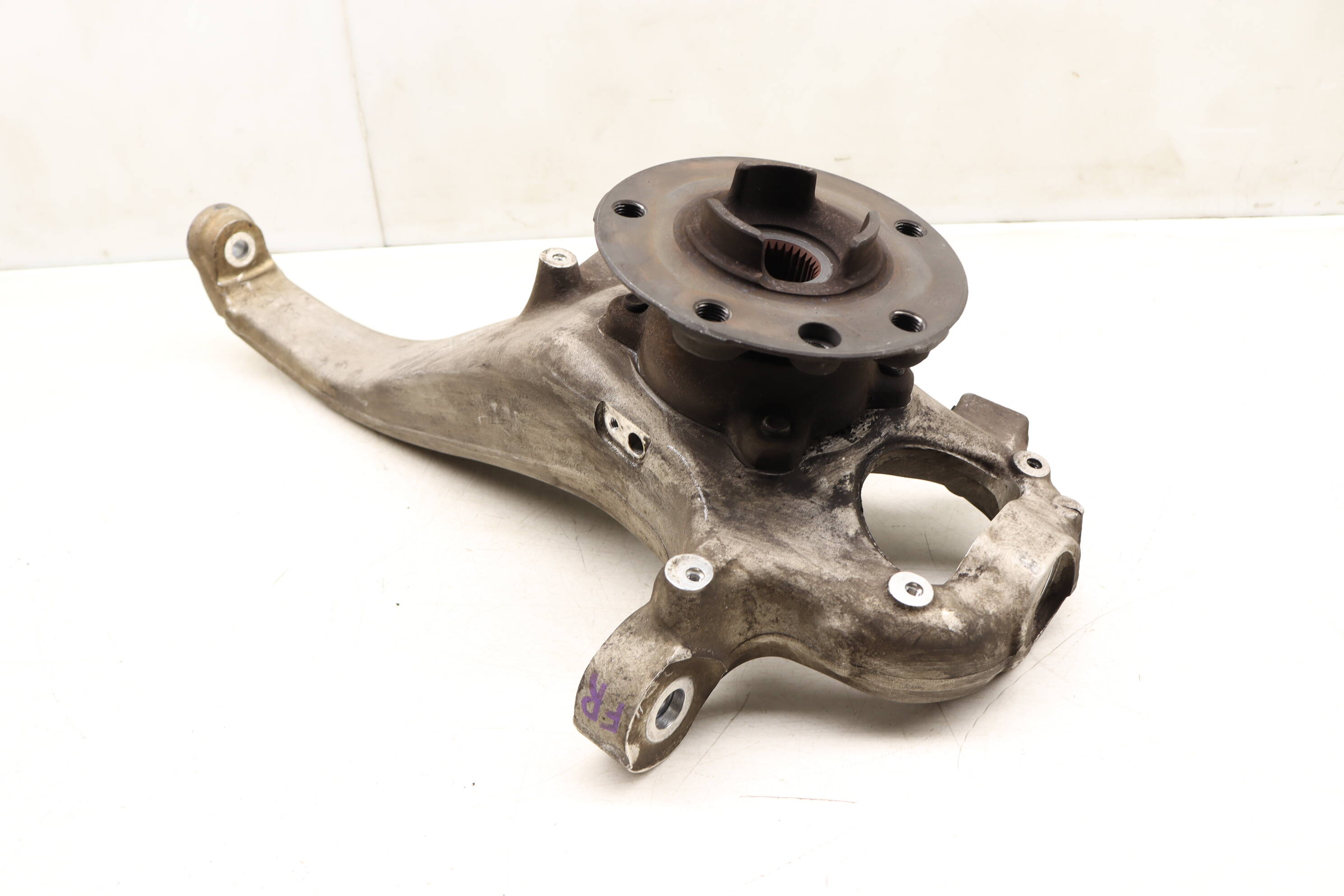 Spindle Knuckle W/ Wheel Bearing 7P0407246A 95834115600