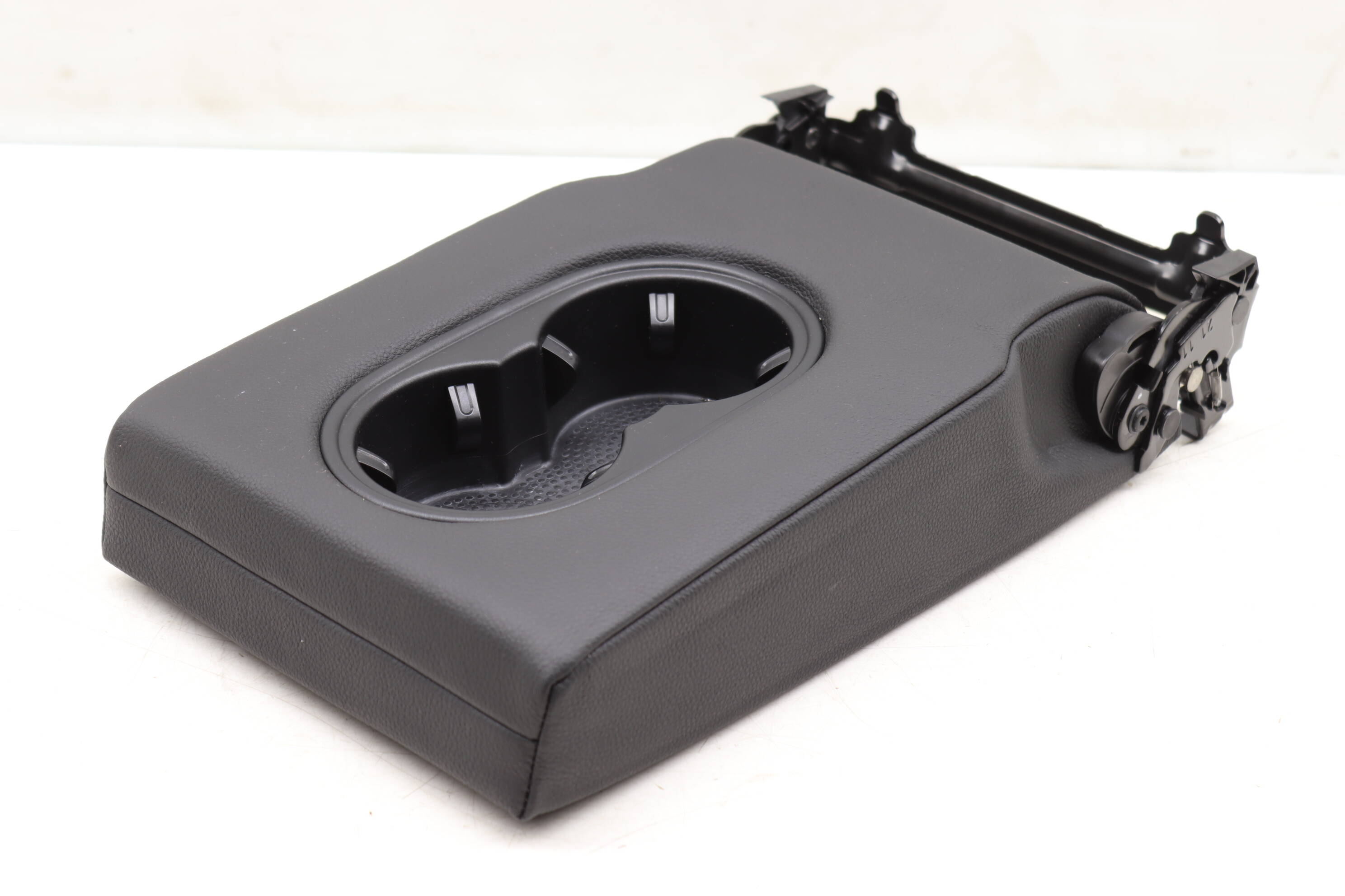 Seat Center Armrest / Cup Holder 7P5885081F 95852208100