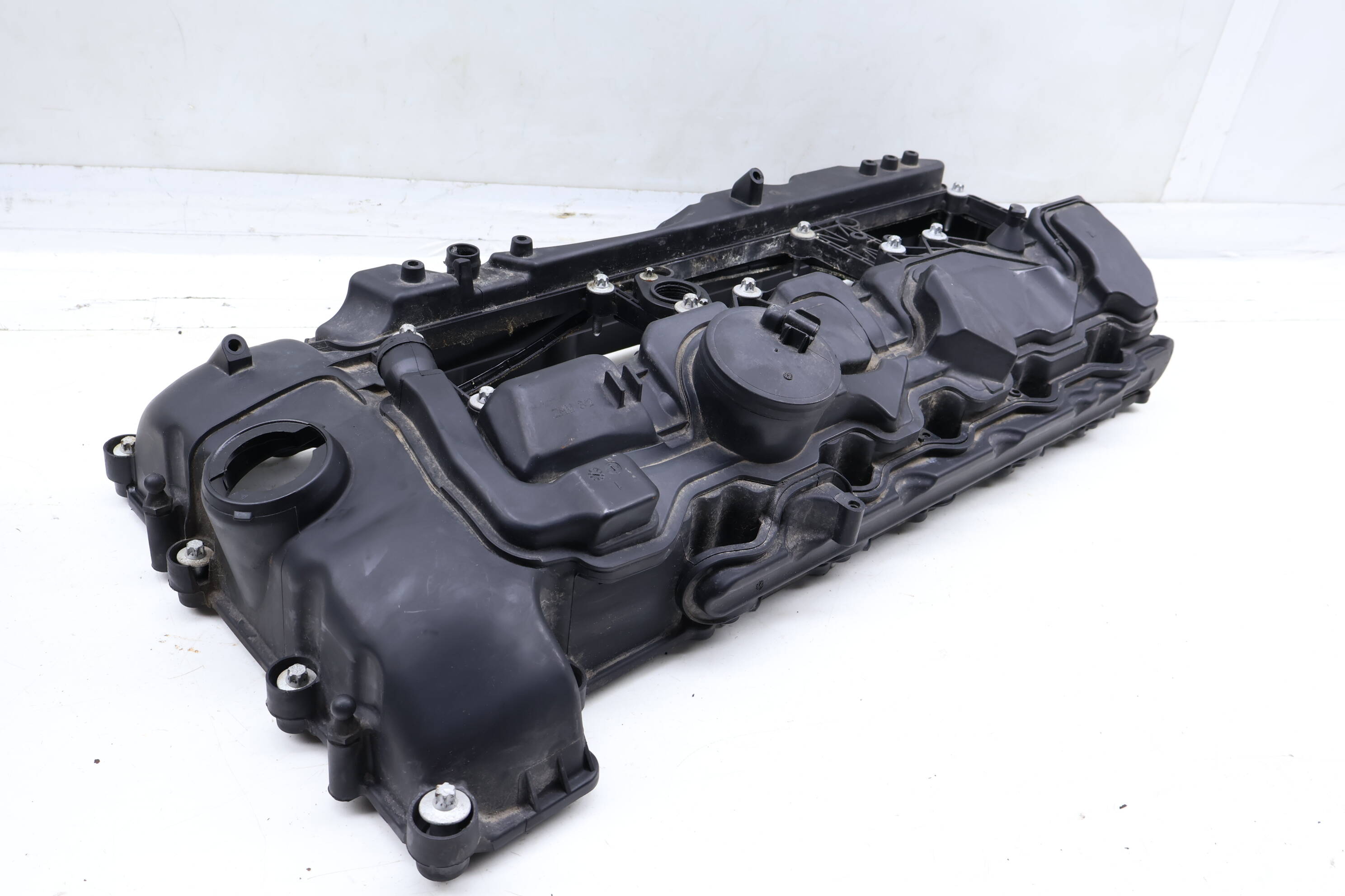 Engine Valve / Cylinder Head Cover 11127570292