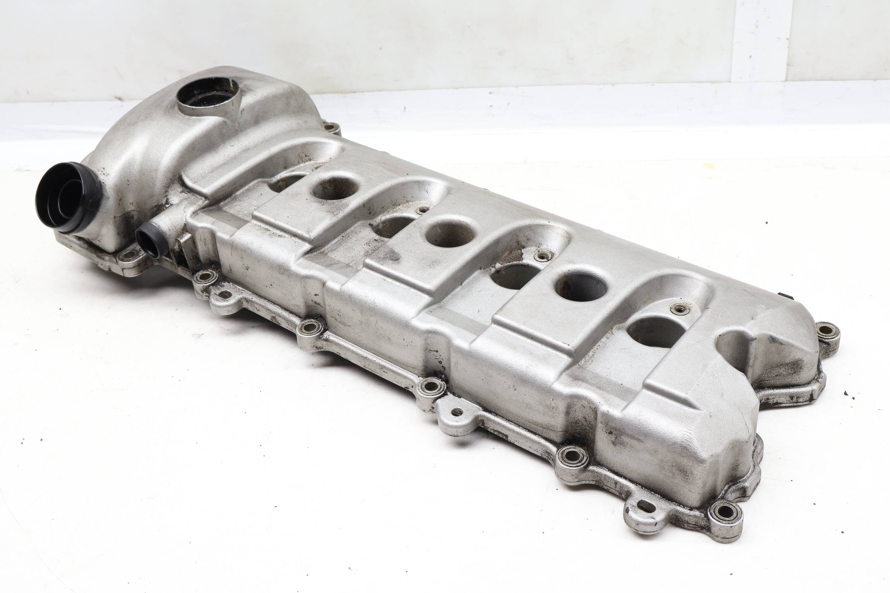 Engine Valve / Cylinder Head Cover 94810513106