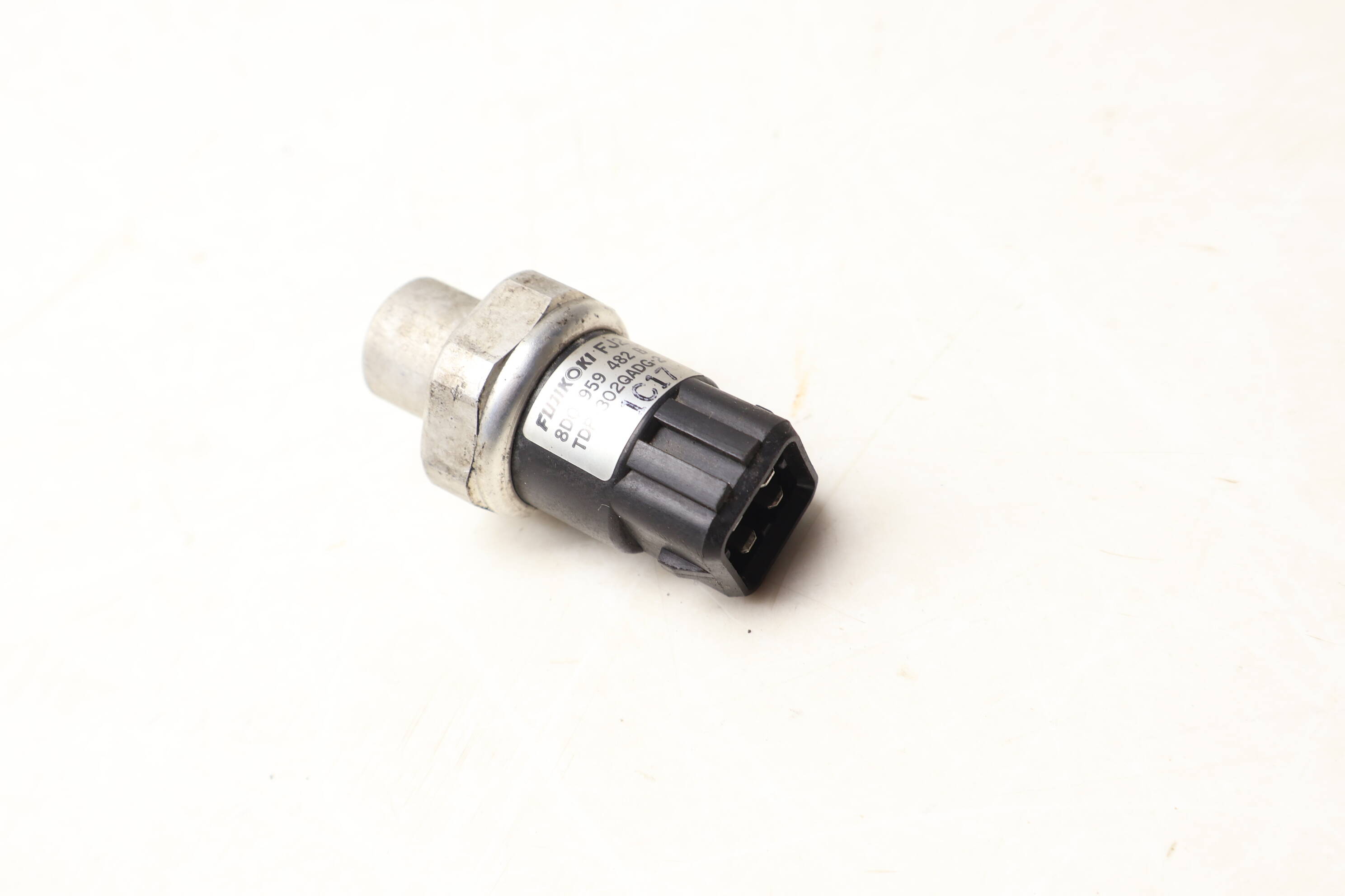 Ac High Pressure Sensor / Switch 8D0959482B