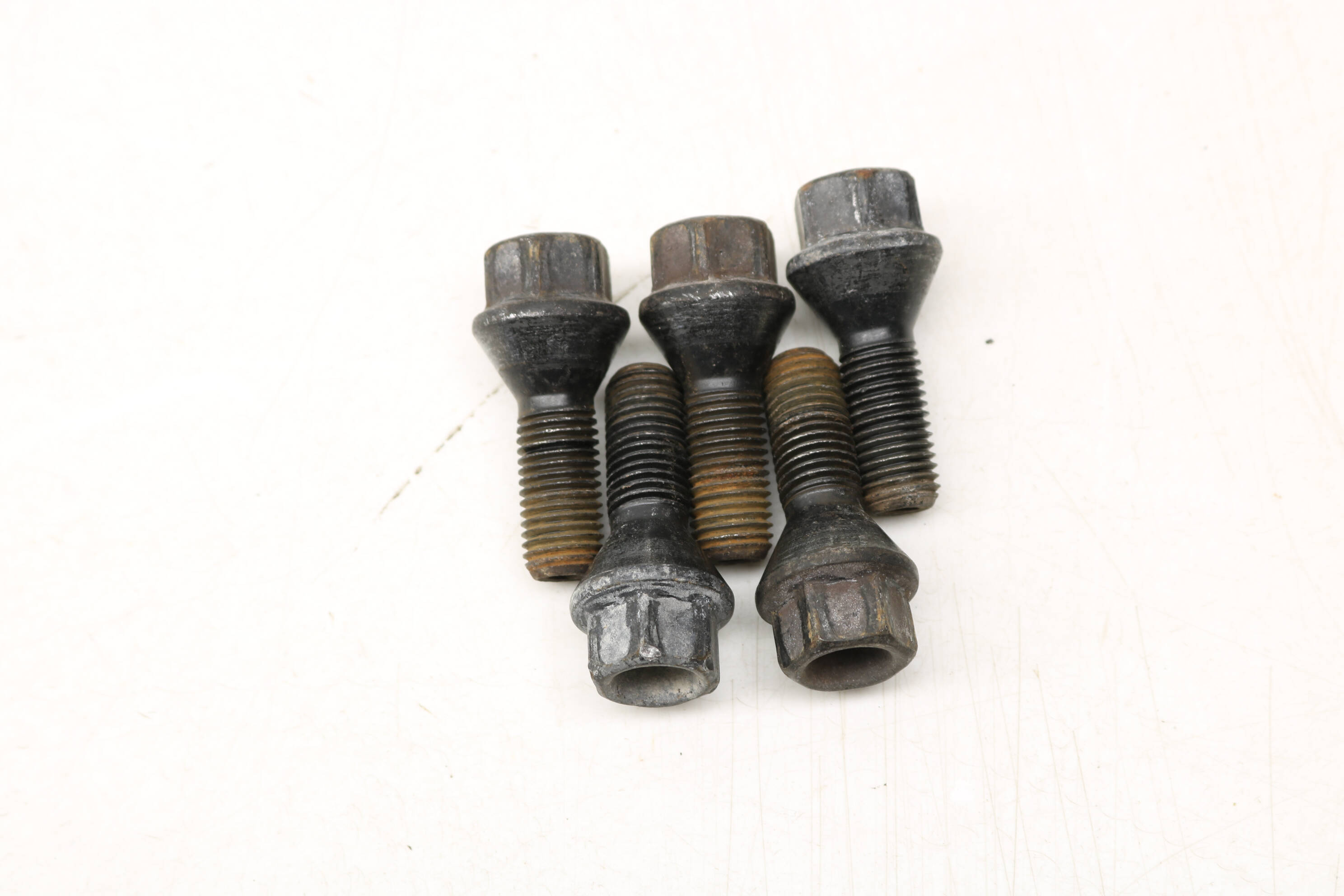 Wheel&#x20;&#x2F;&#x20;Lug&#x20;Bolt&#x20;Set&#x20;&#x28;5&#x29;&#x20;36136781150