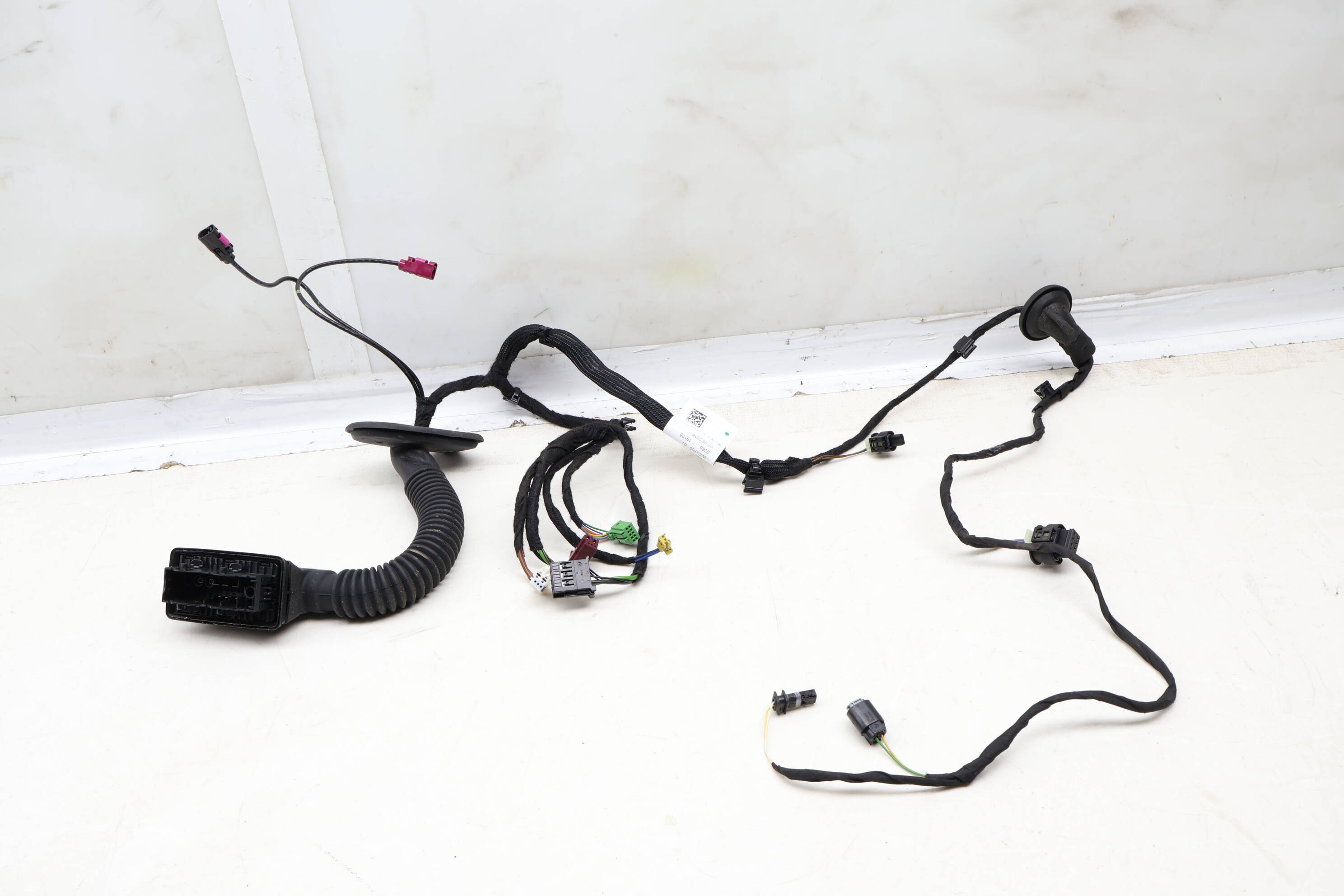 Door&#x20;Wiring&#x20;Harness&#x20;2055400541