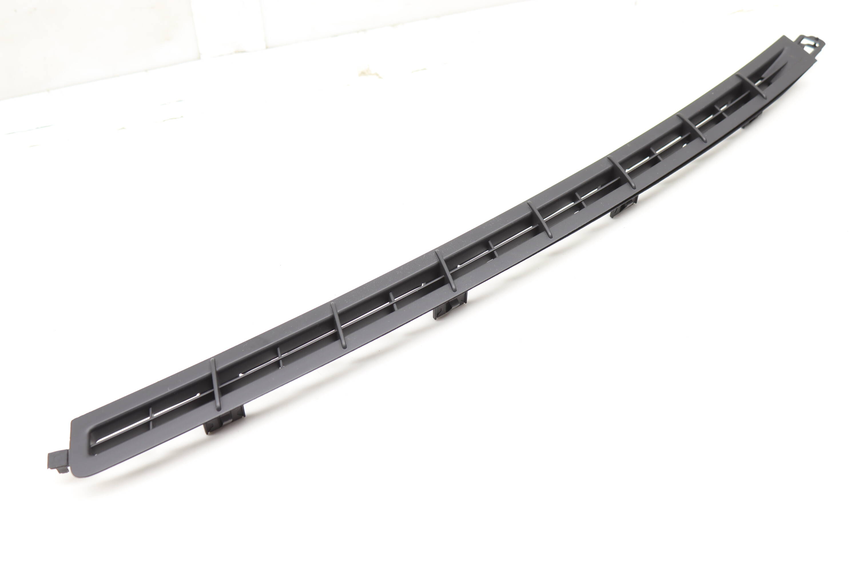 Upper Dash Defrost Vent / Trim 97055237500