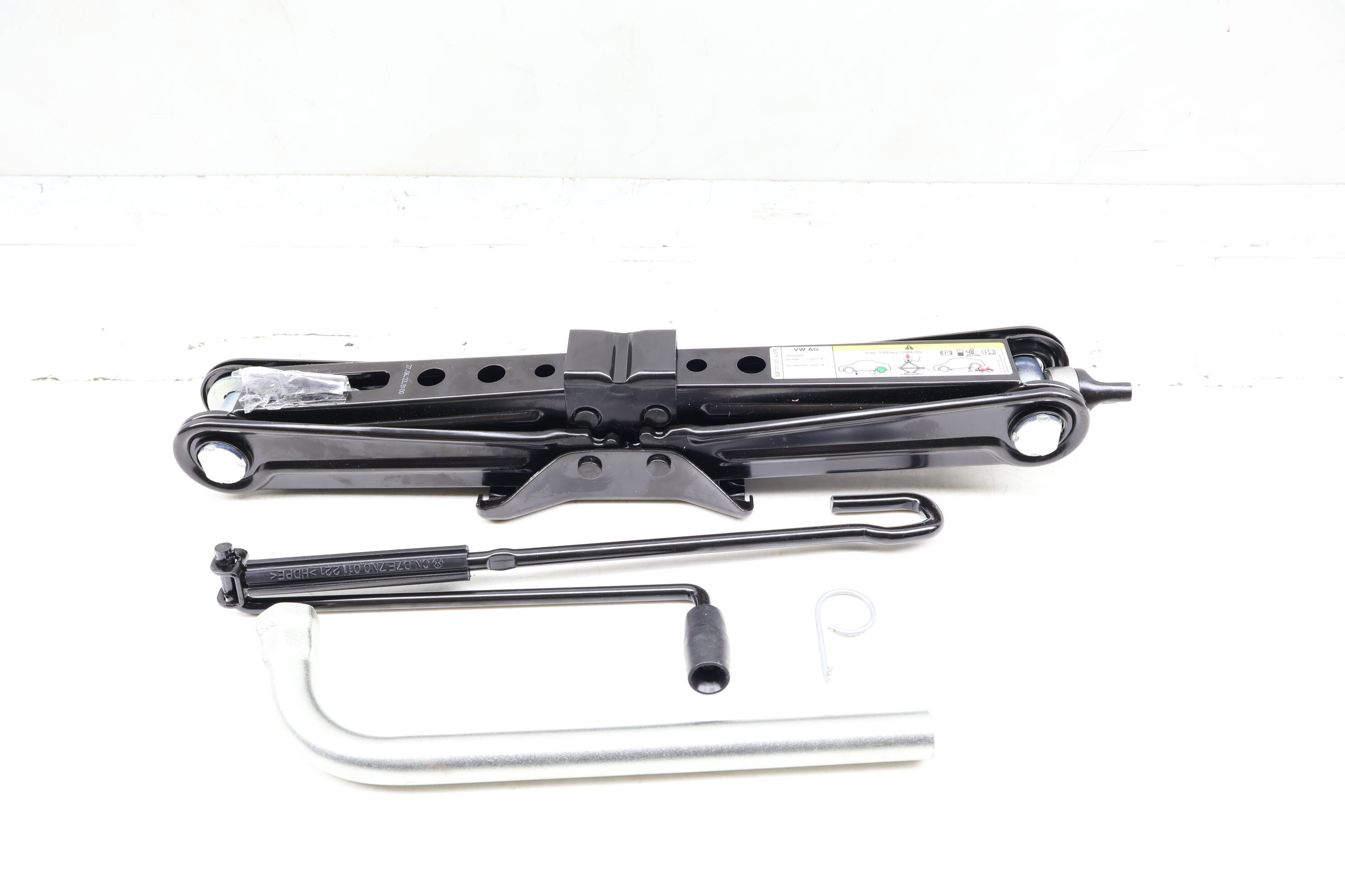 Tool Kit / Set W/ Jack 3CM012115