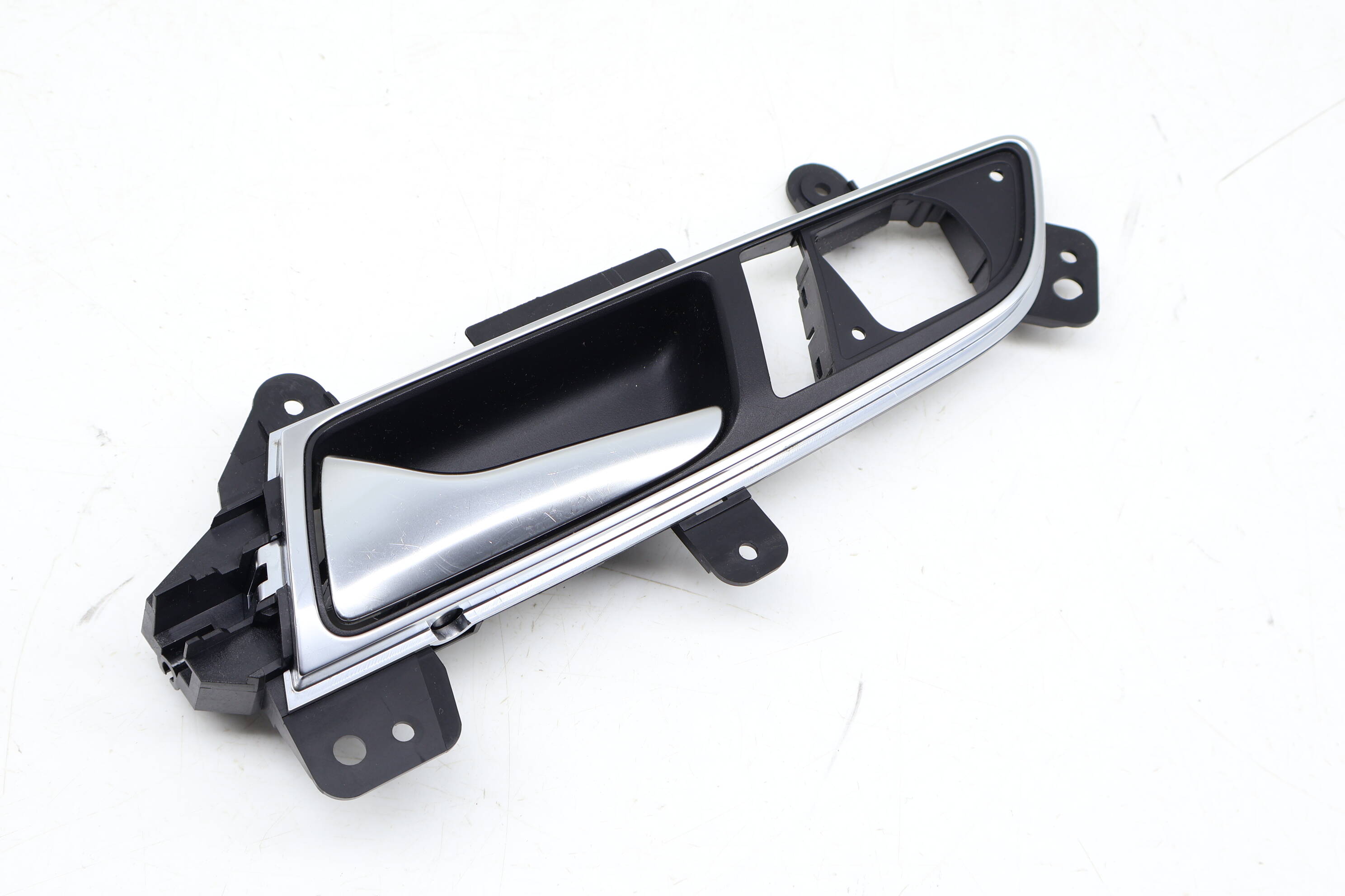 Interior Door Release / Handle 561837113