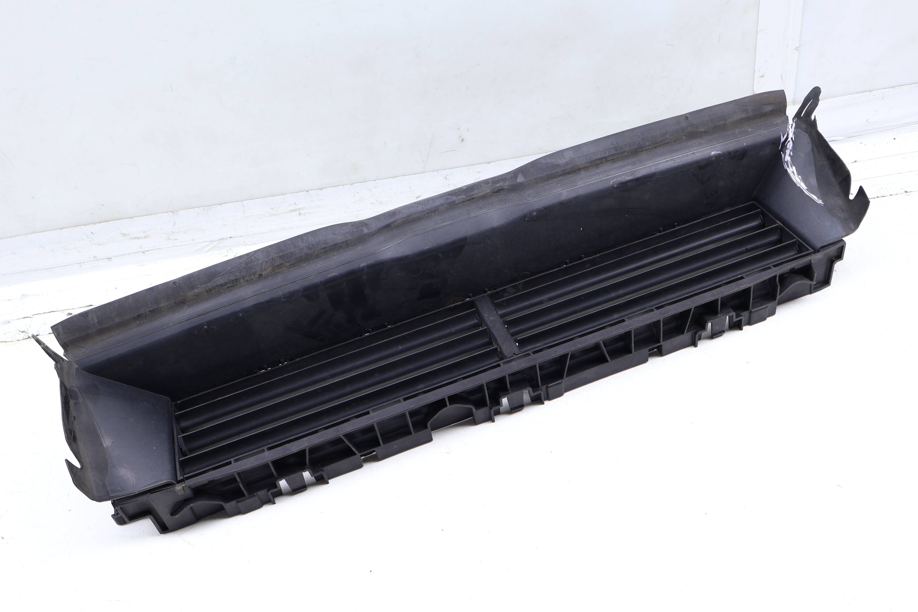 Upper Radiator Active Grille Shutter / Blind 8Y0121219A