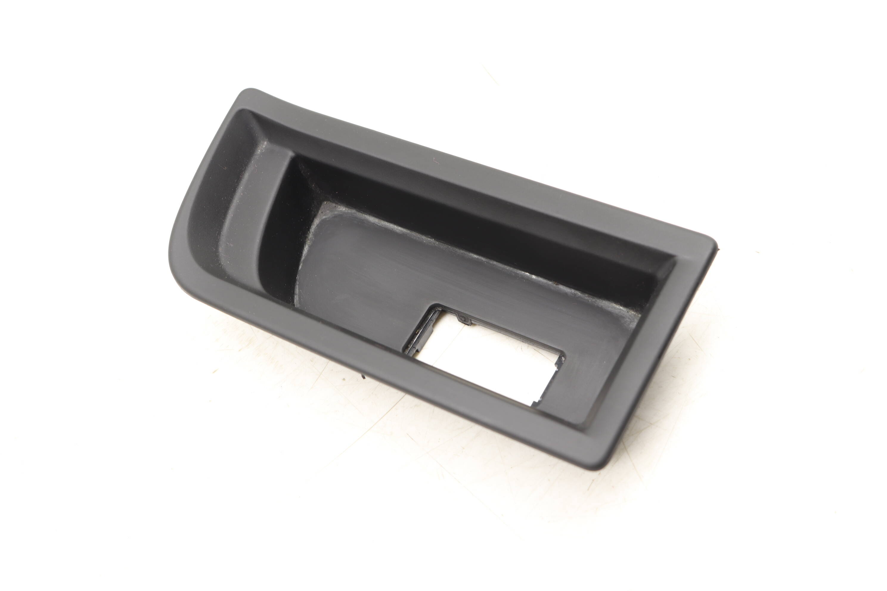 Center&#x20;Console&#x20;Insert&#x20;&#x2F;&#x20;Socket&#x20;Trim&#x20;51169207357