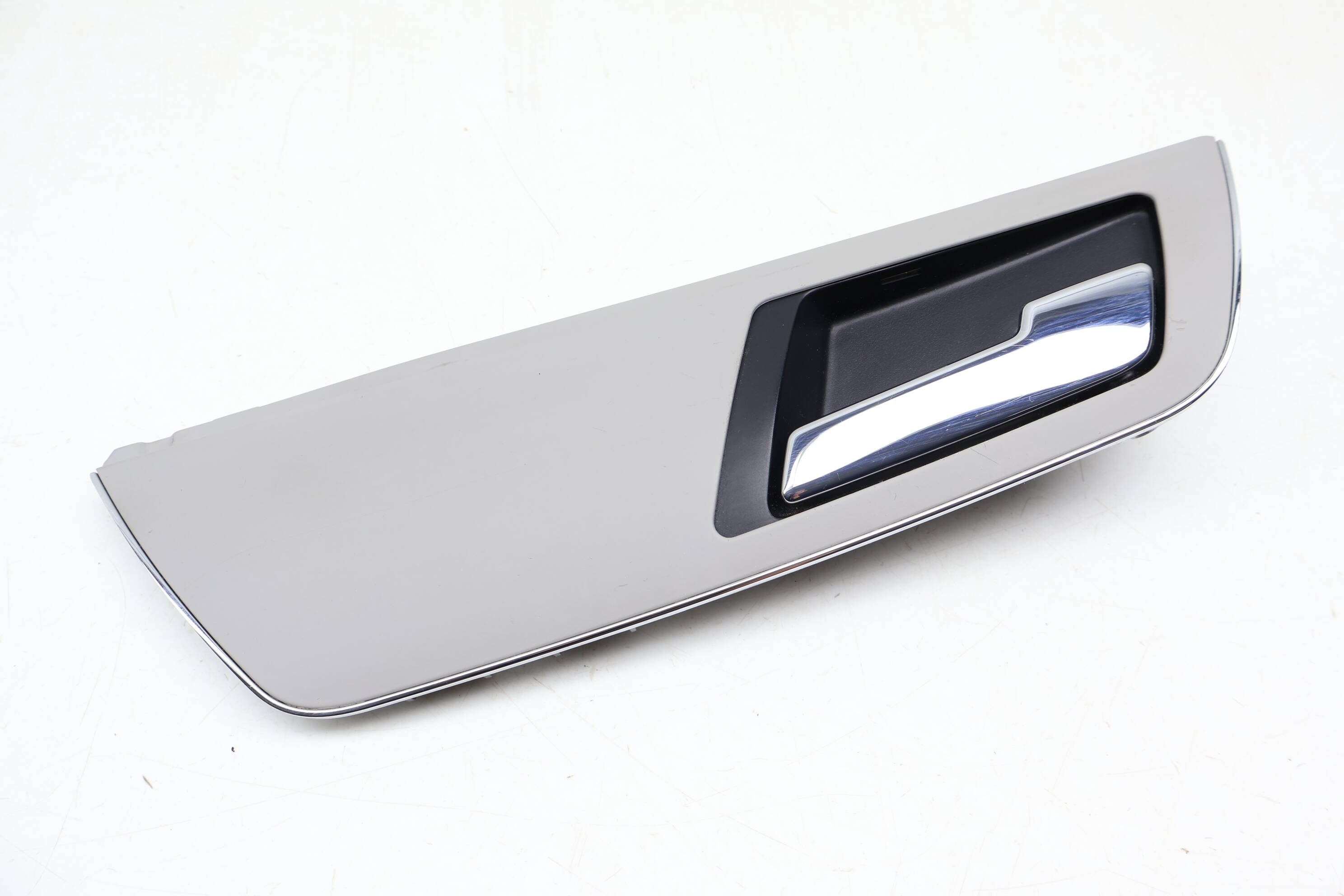 Interior Door Handle / Release 2217304448