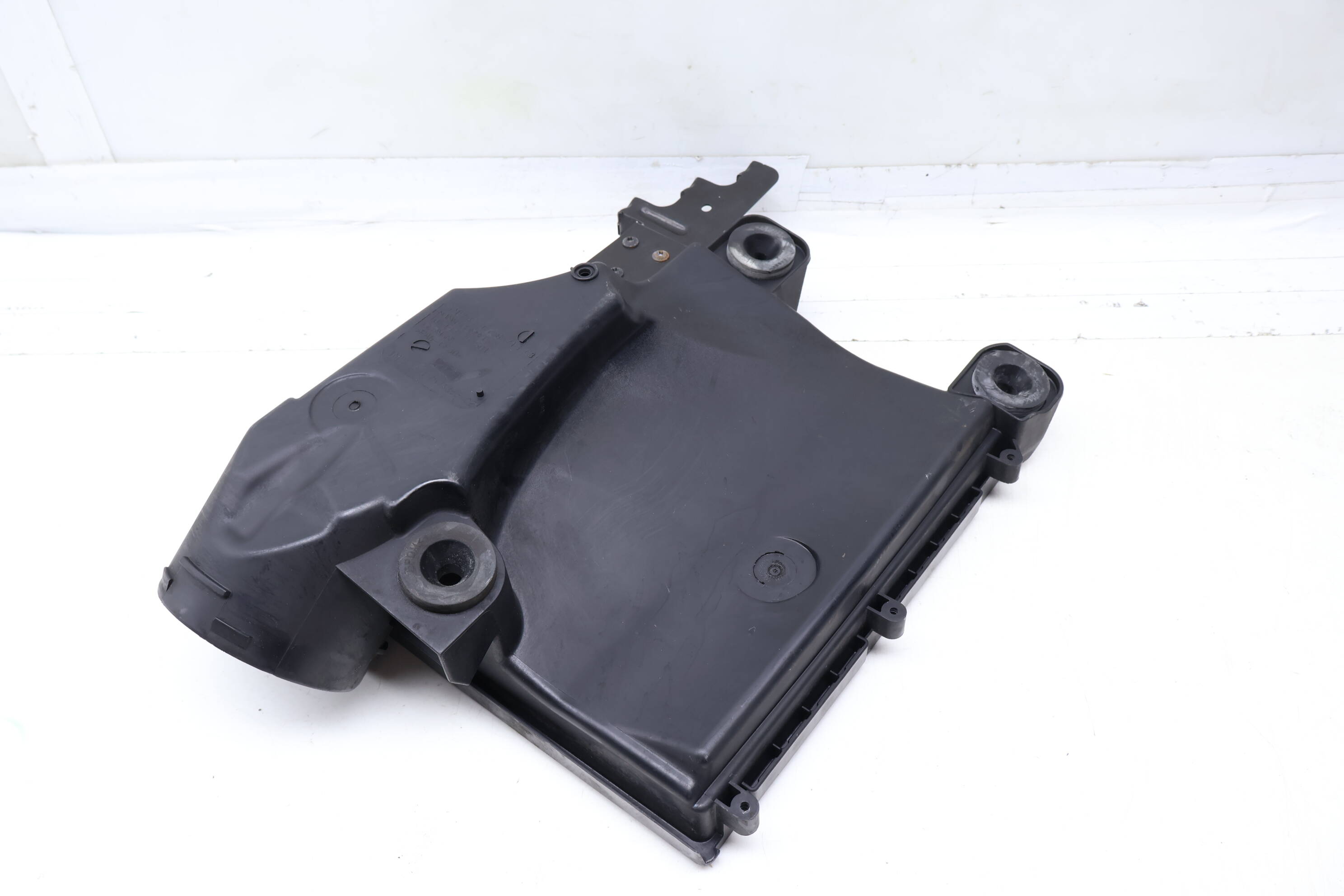 Engine Air Filter Housing / Box (Lower) 13717583713