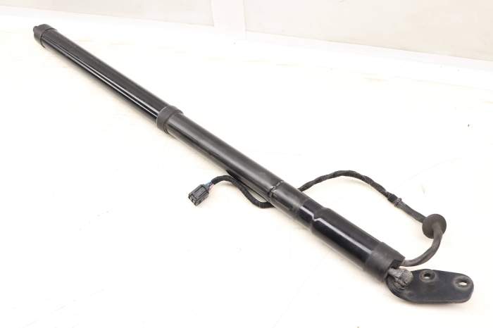 Trunk Hatch Strut / Shock W/ Bracket 7P5827851E 95851285104 main product photo