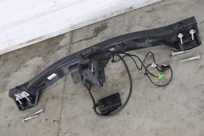 Bumper Reinforcement / Trailer Hitch Kit 7P6803881E main product photo