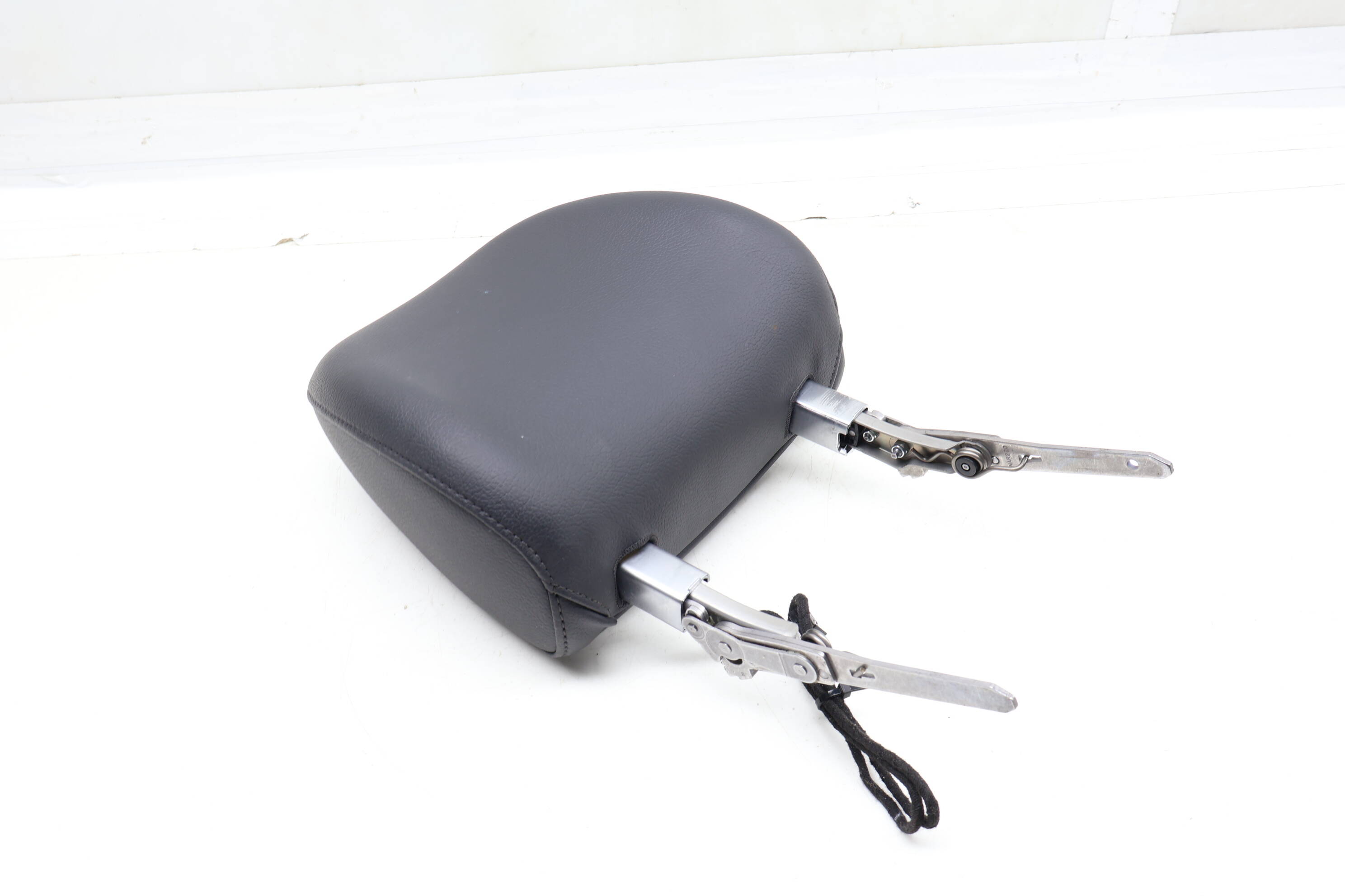 Headrest / Head Rest 8W6881901AB