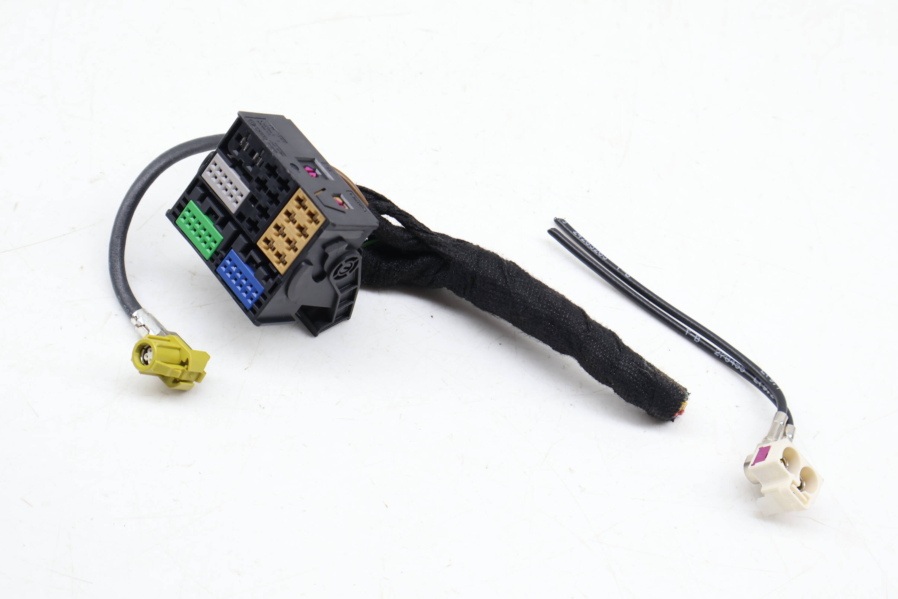 Touchscreen Radio / Mmi Display Wiring Harness Connector