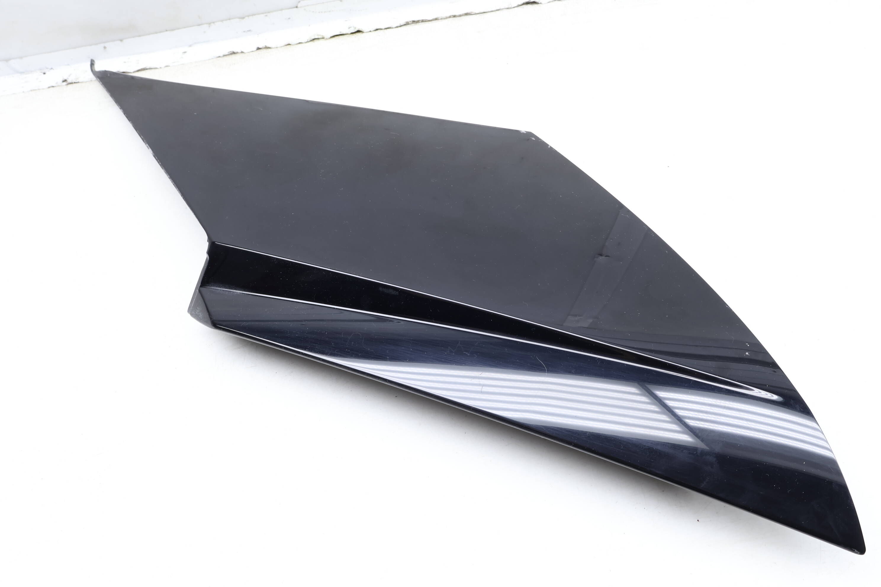 Quarter Panel D Pillar Trim J8A229148A