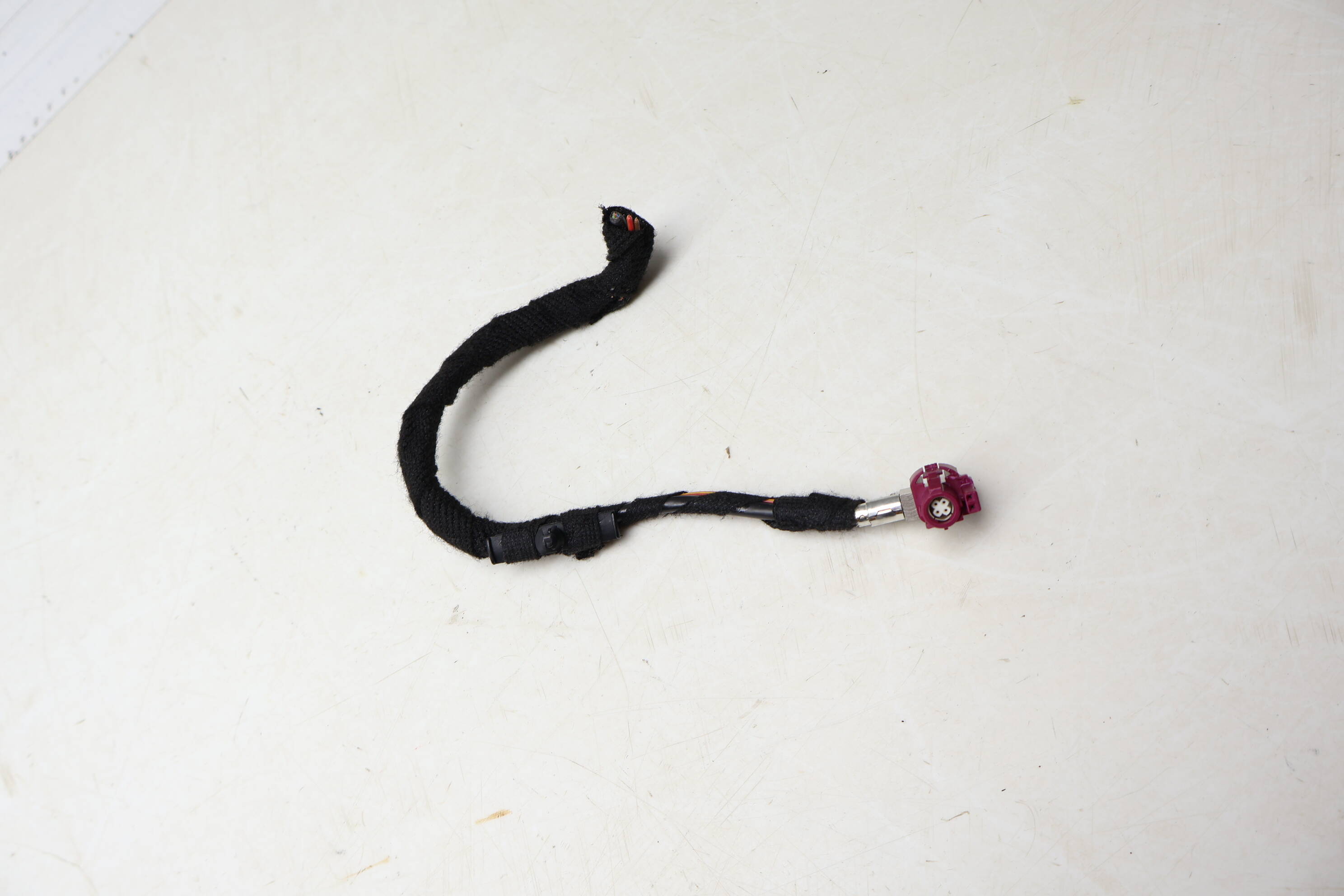 10.25 Display Screen / Monitor Wiring Connector / Pigtail