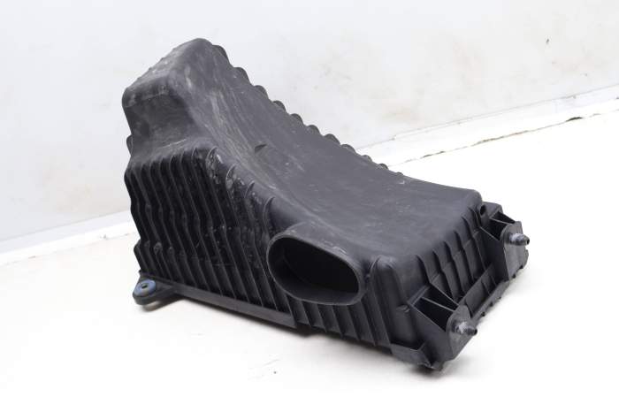 Engine Air Filter Box / Housing (Lower) 7L5128607D 95511002110 main product photo