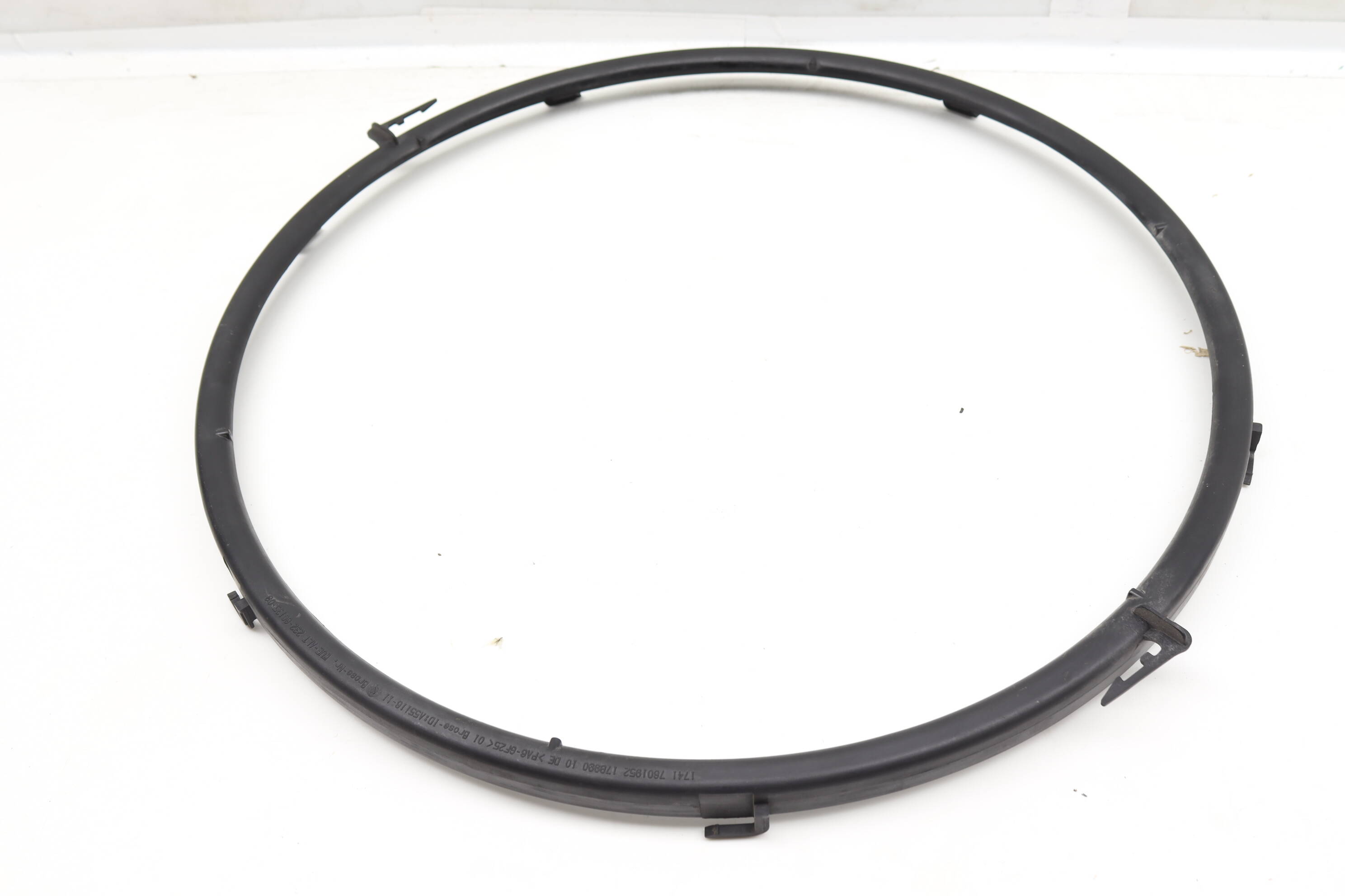 Electric&#x20;Cooling&#x20;Fan&#x20;Housing&#x20;&#x2F;&#x20;Shroud&#x20;Mount&#x20;Bracket&#x20;17422283924