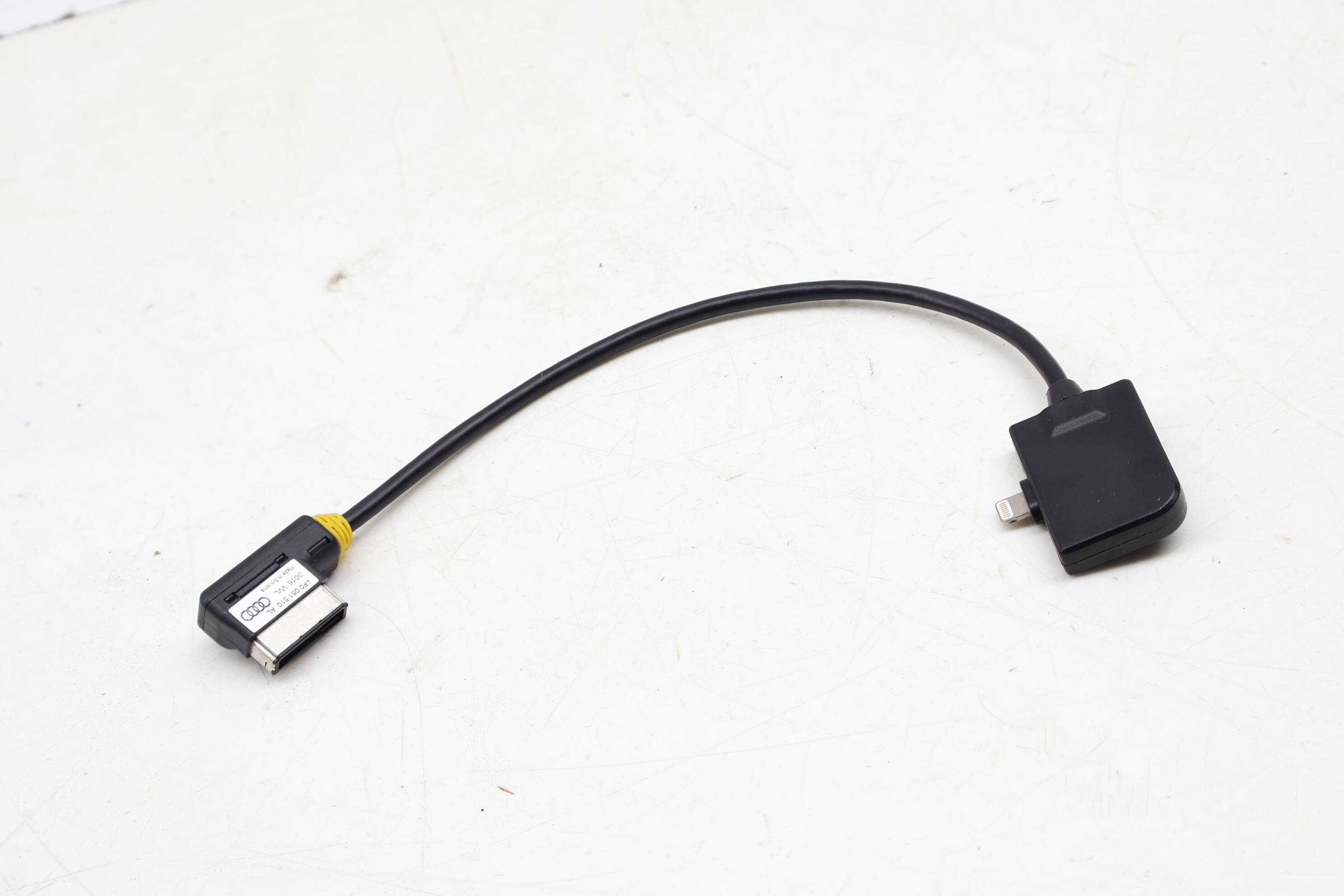 Apple Lightning Adapter / Cable 4F0051510AL