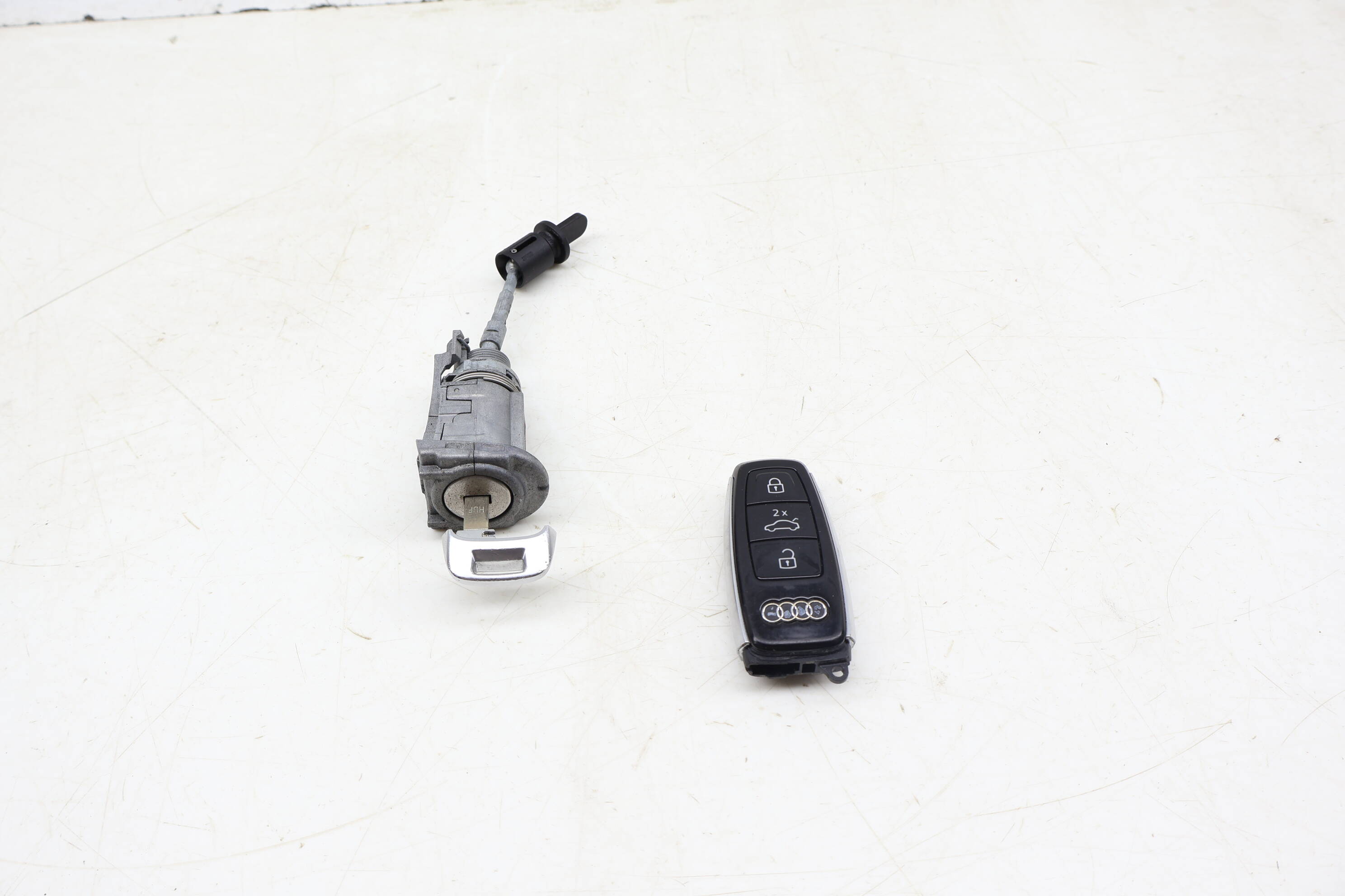 Lock Switch / Cylinder Set W/ Key 4M8898374Q
