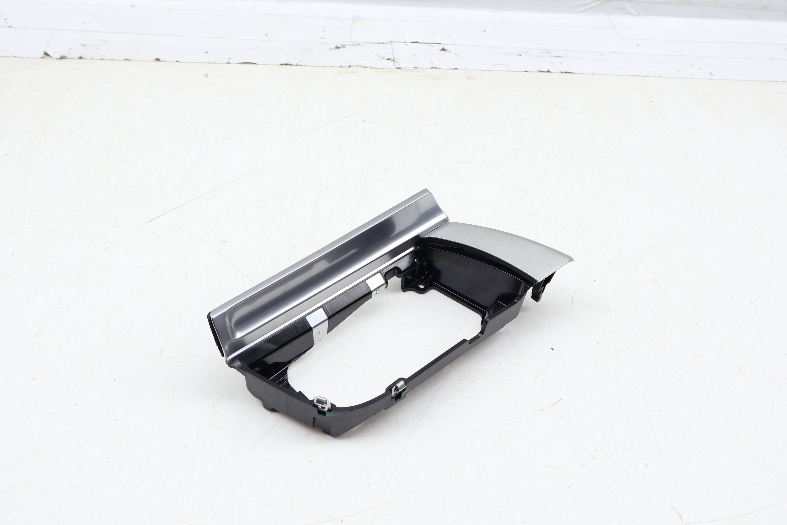 Dash Trim / Bezel 95B857189L