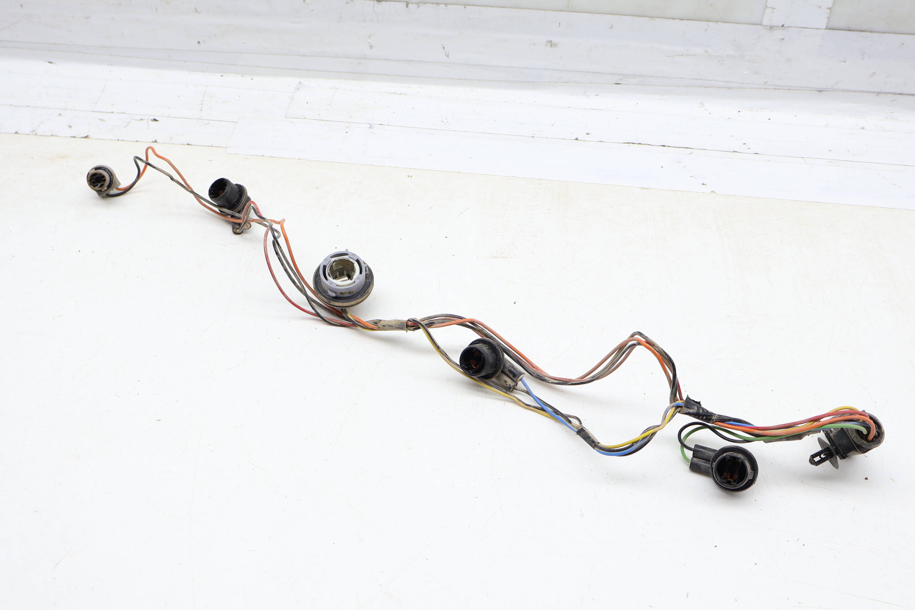 Lower Tail Light Bulb Socket Holder / Harness 8R0945221B