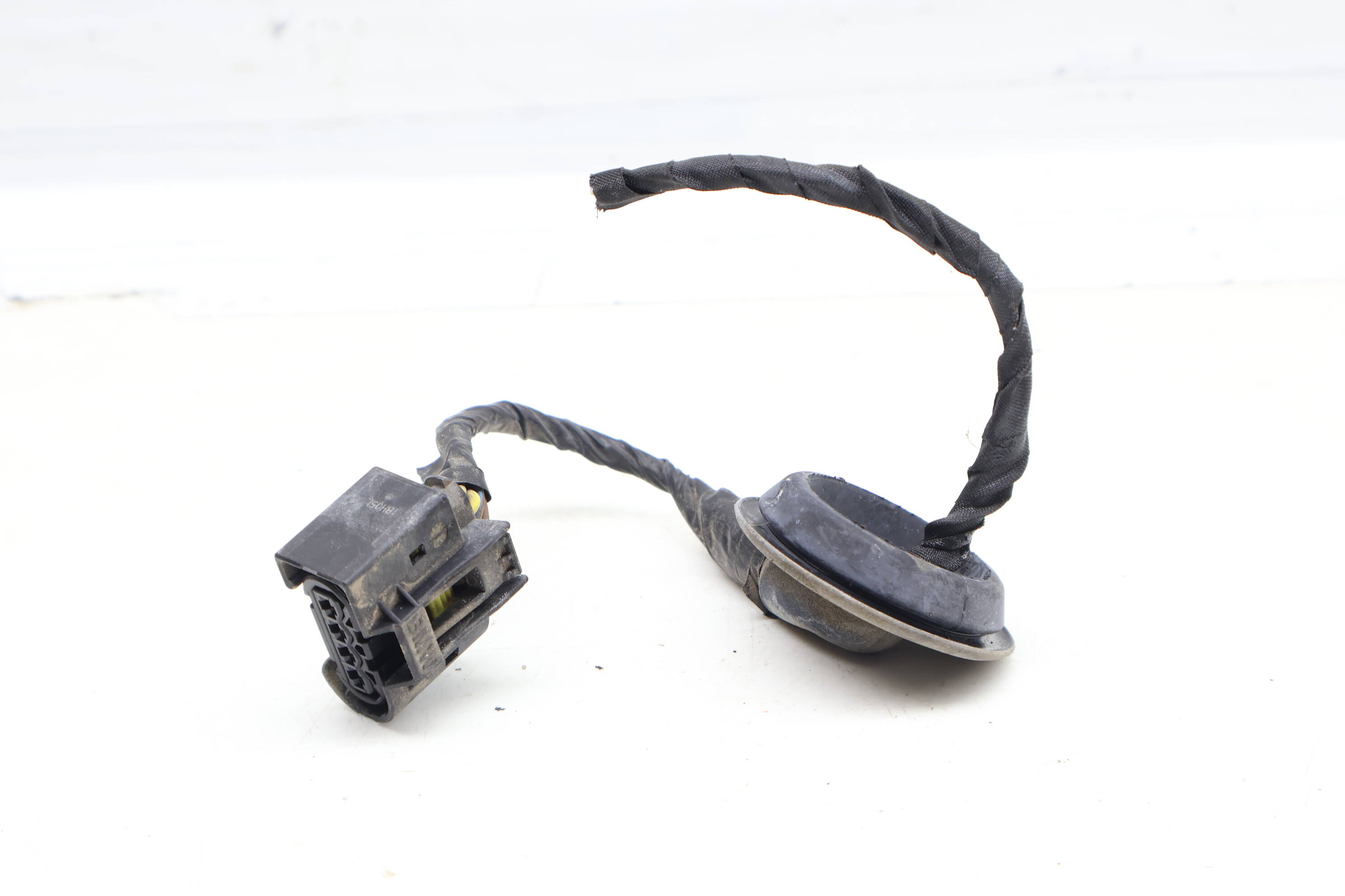 Outer Tail Light Wiring Connector / Pigtail 63217549802