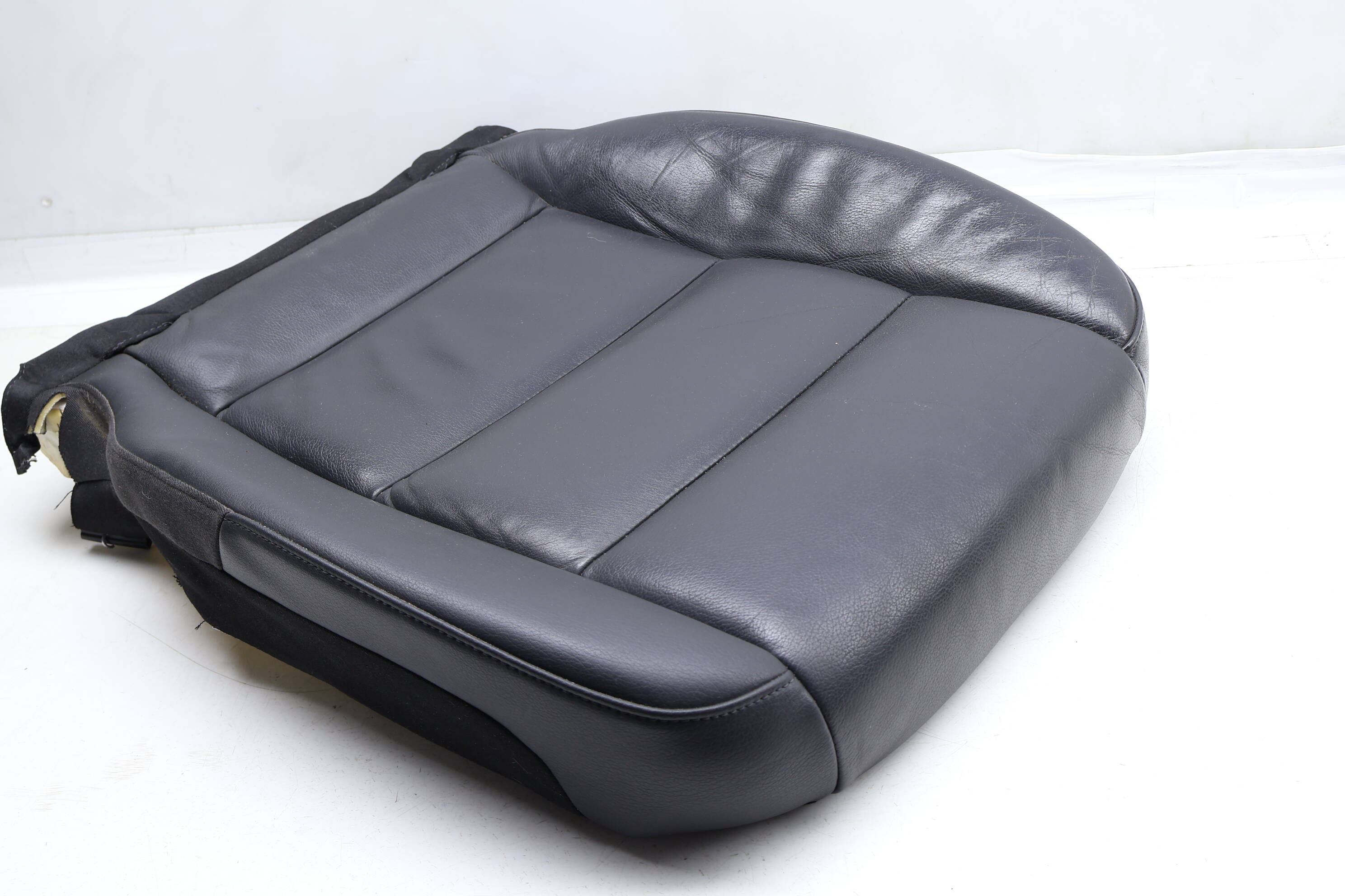 Lower&#x20;Seat&#x20;Bottom&#x20;Cushion&#x20;4F0881405BC