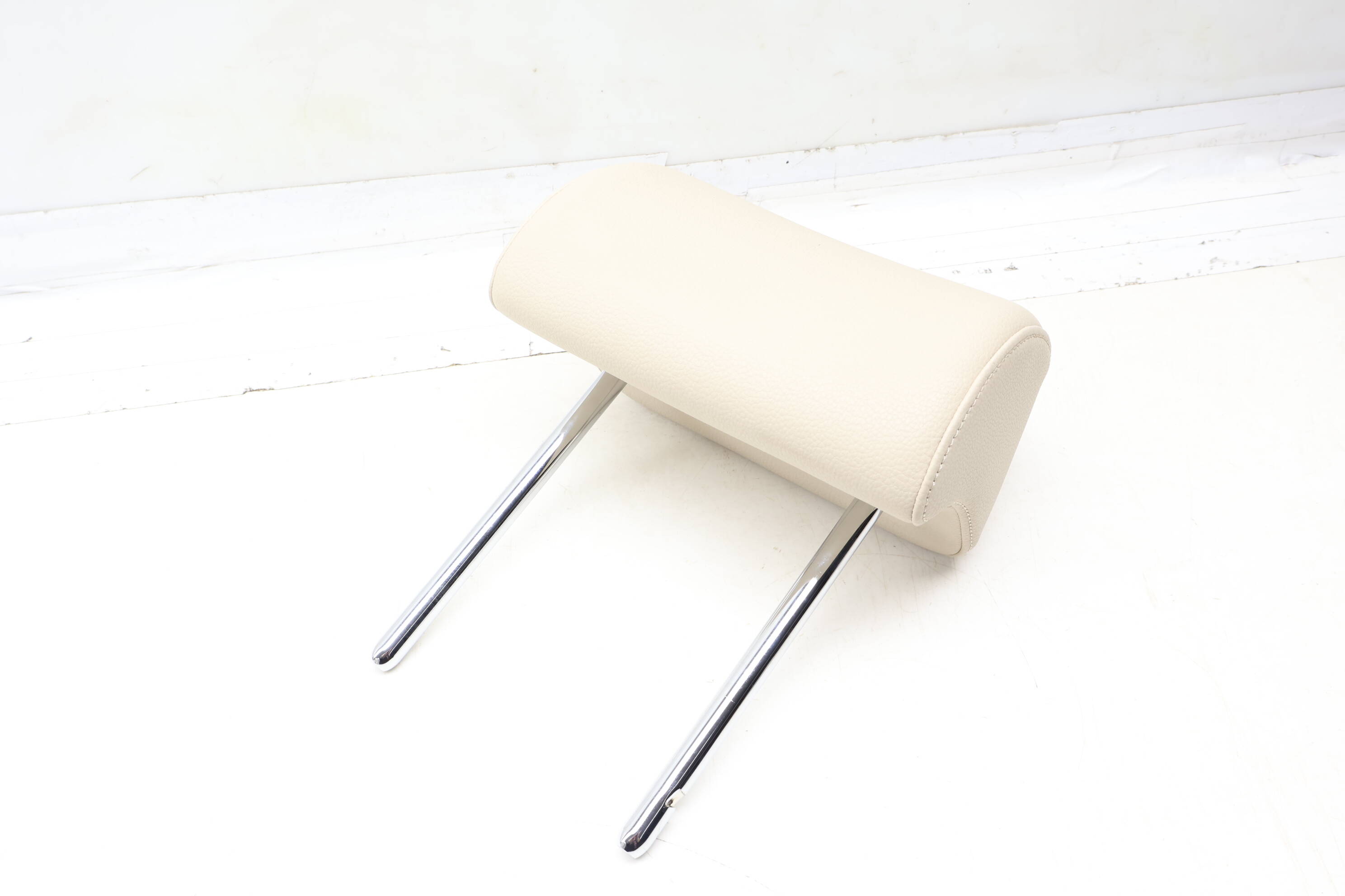 Center Seat Headrest / Head Rest 5N0885902G