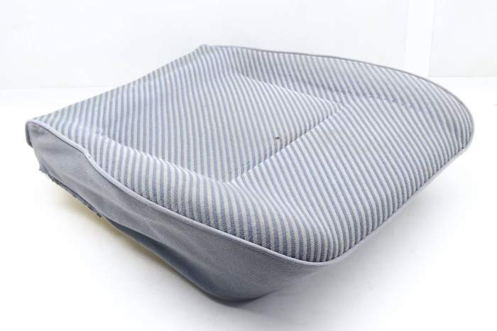 Lower Seat Bottom Cushion 701881375A main product photo