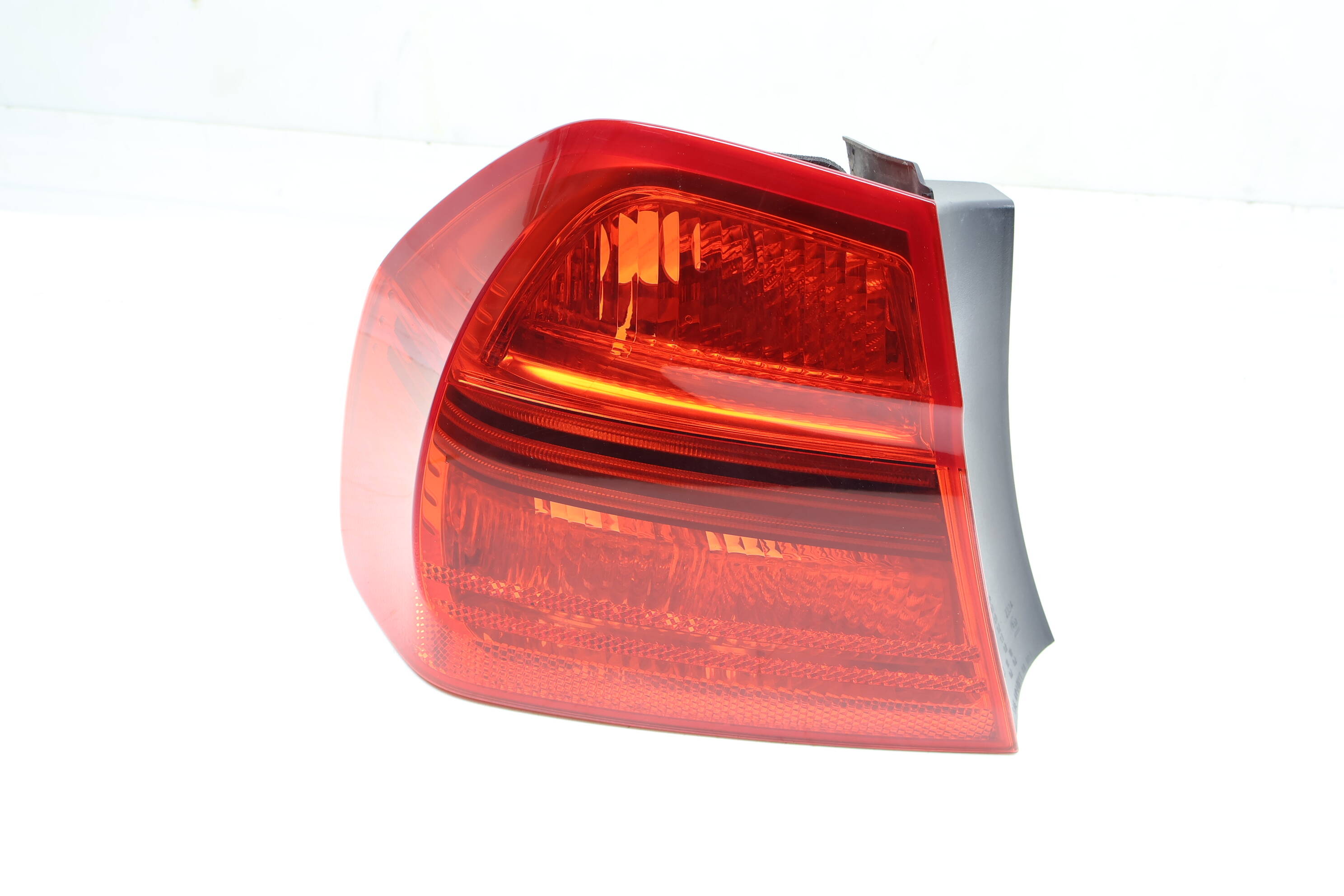 Outer Tail Light / Lamp 63217161955
