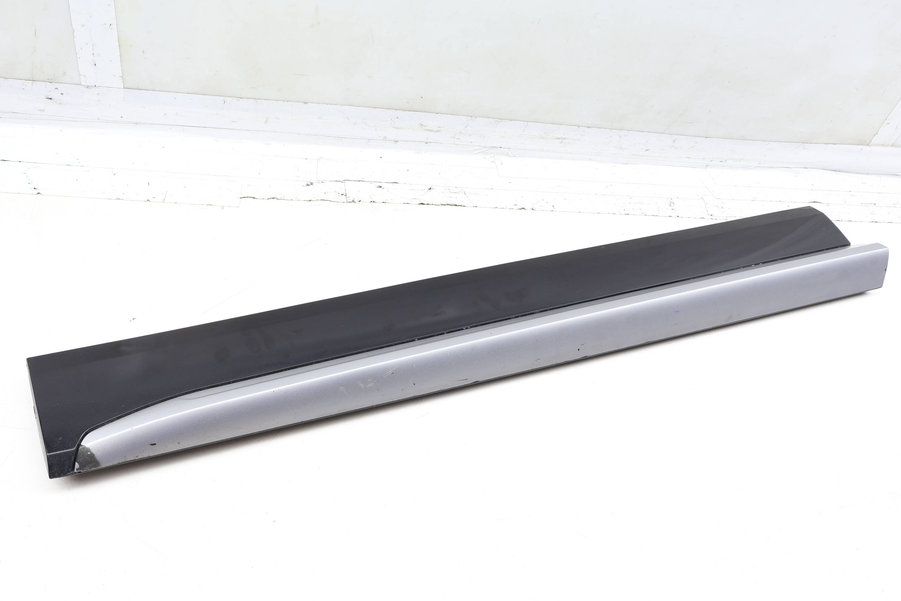 Lower Door Molding / Blade 80A853959A